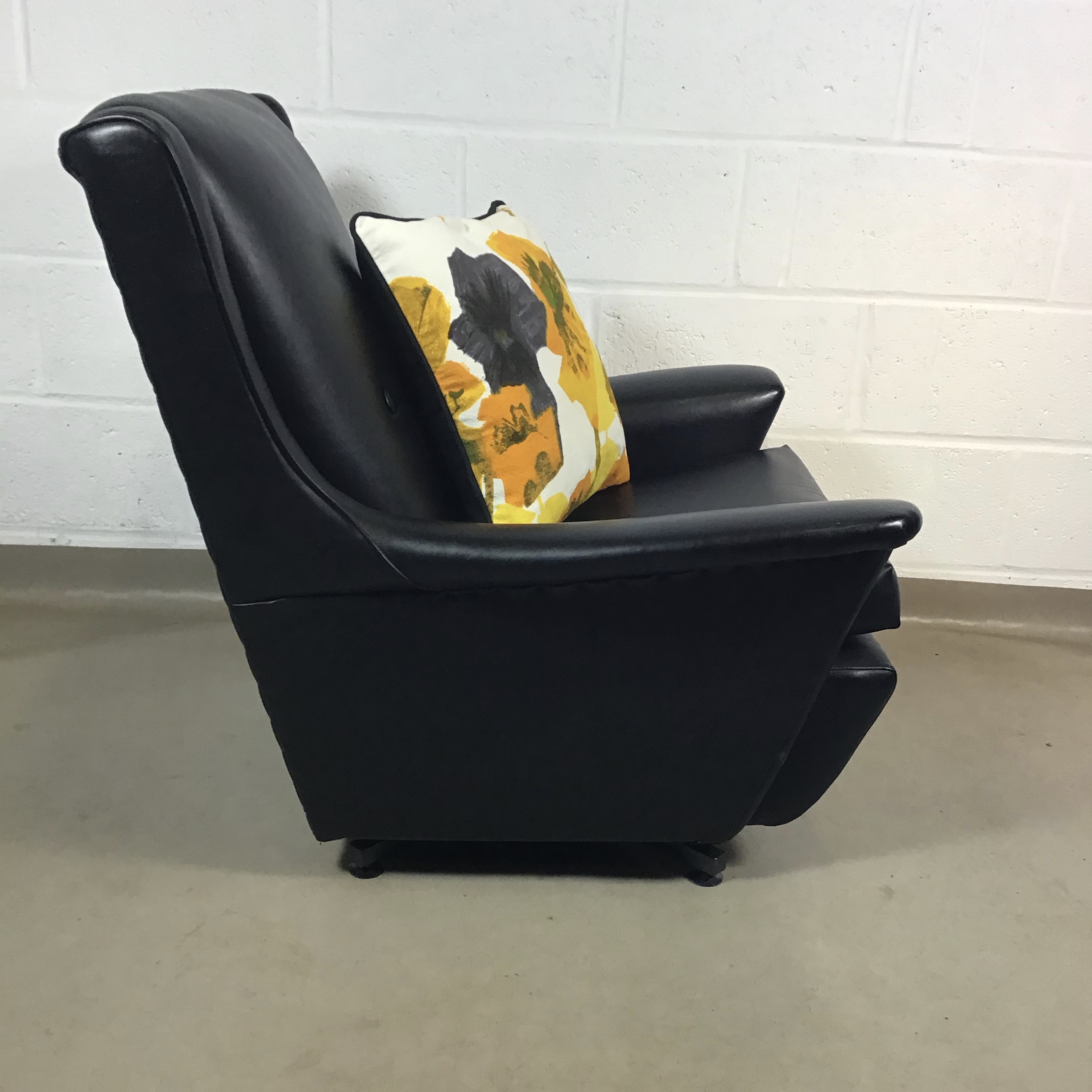 A lovely 1950s/1960s black Vinyl swivel arm chair. - Image 8