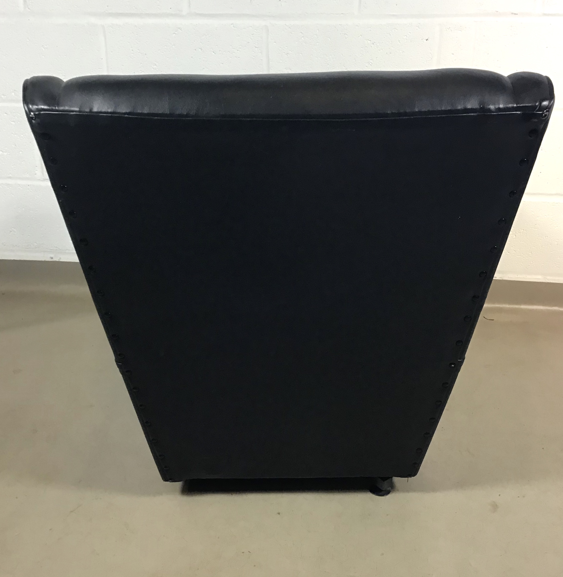 A lovely 1950s/1960s black Vinyl swivel arm chair. - Image 3