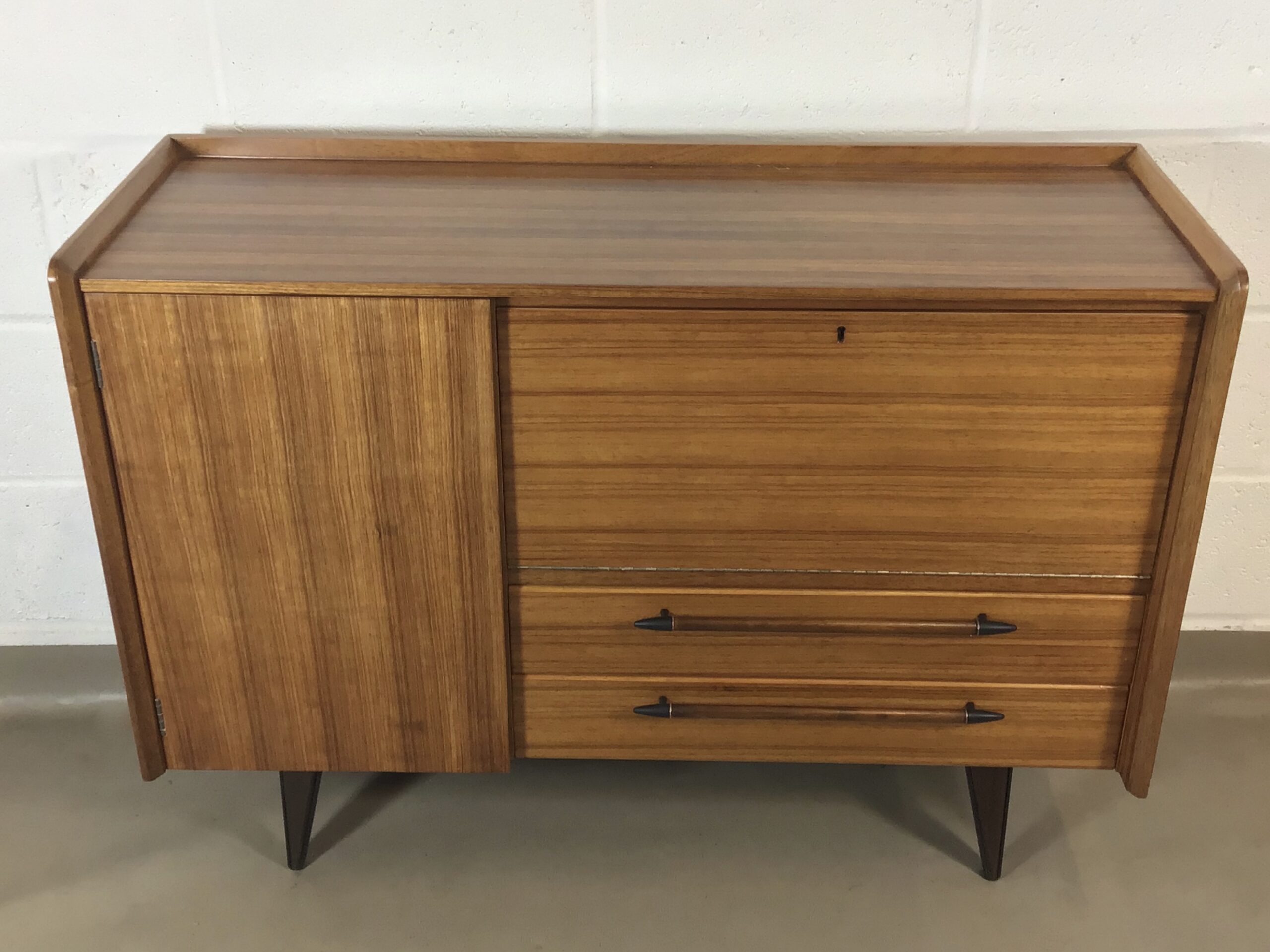 A 1960's Lebus links drink cabinet sideboard. - Image 5