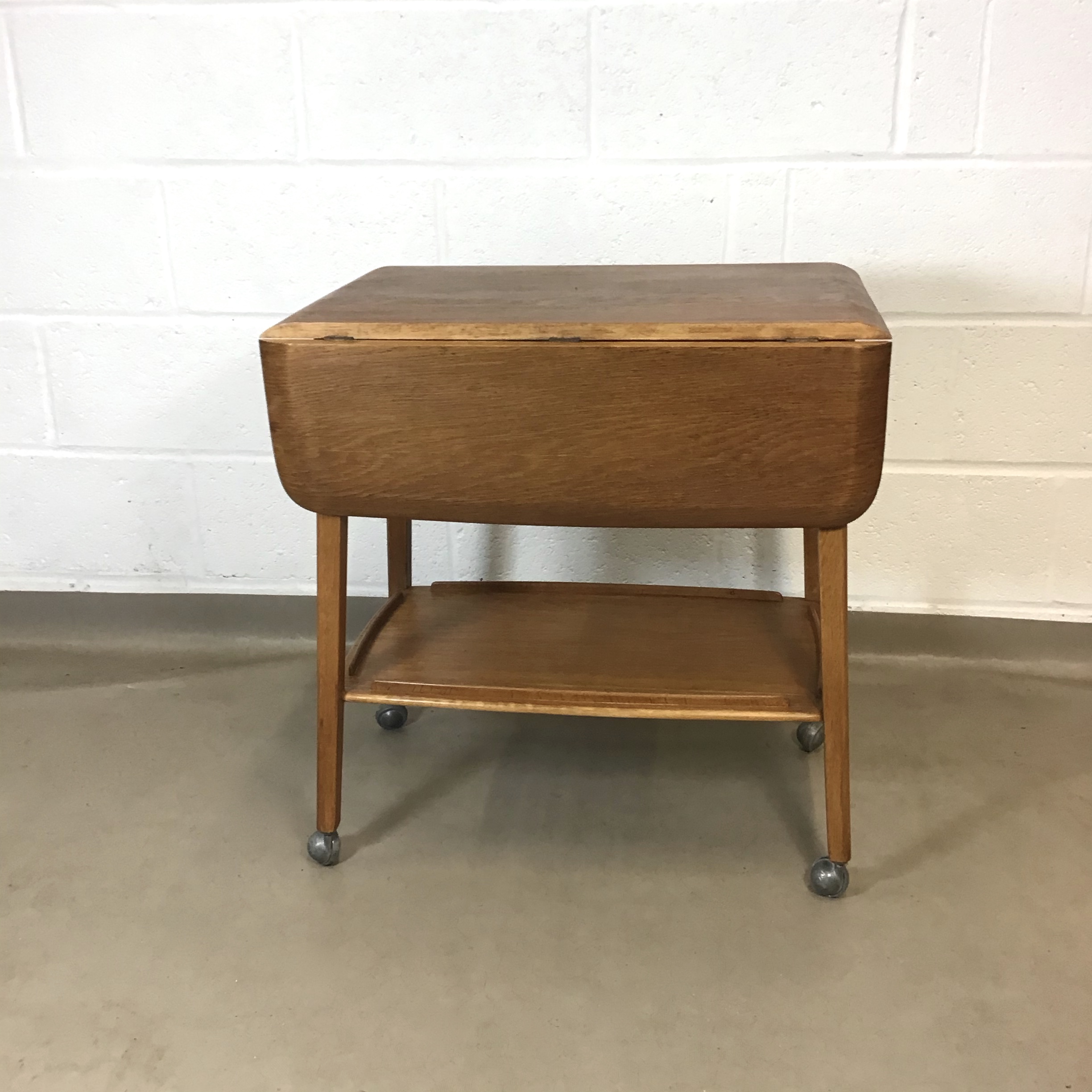A Vintage oak, Ercol syle trolley/ table. - Image 9