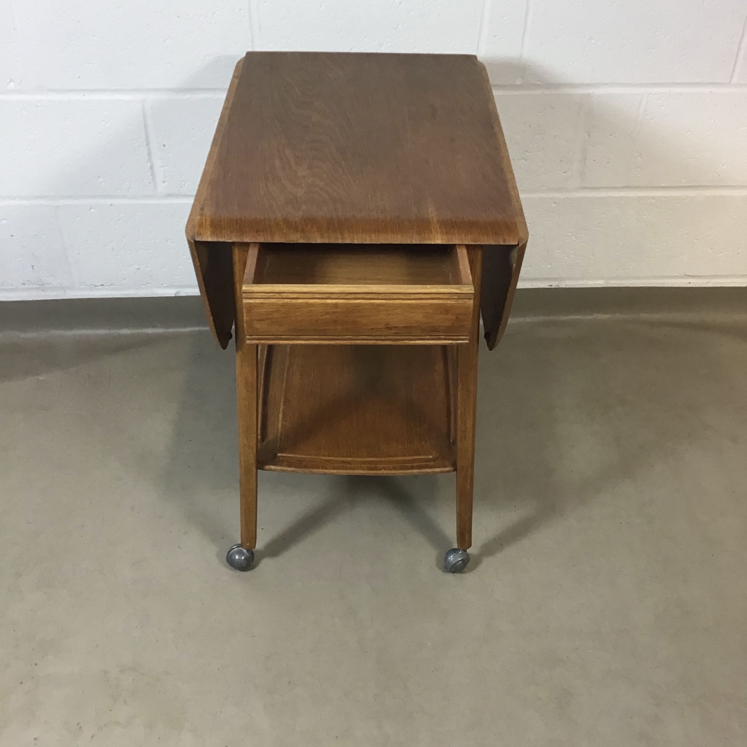 A Vintage oak, Ercol syle trolley/ table. - Image 6