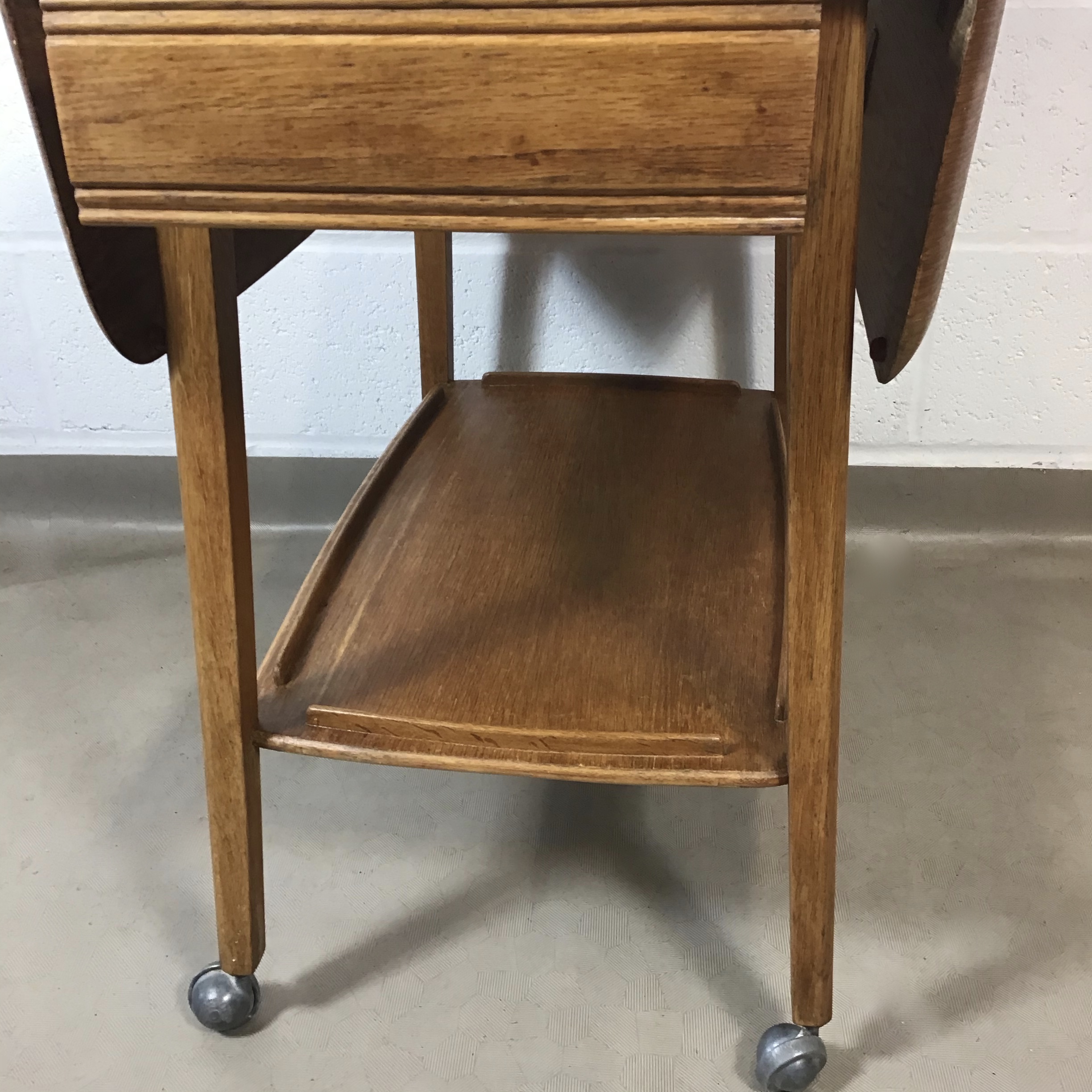 A Vintage oak, Ercol syle trolley/ table. - Image 5