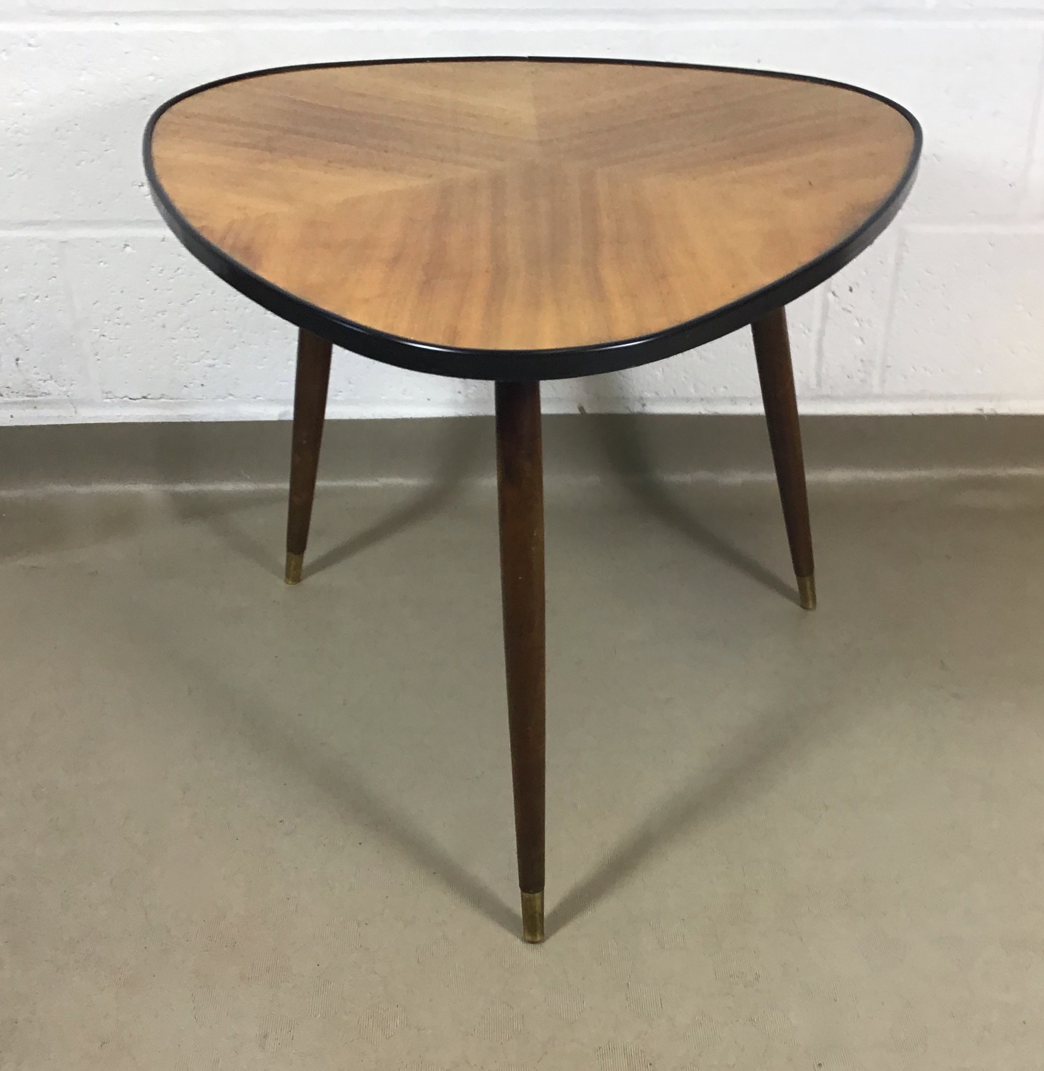 A 1950's marquetry topped high lustre triangular occasional/sofa table - Image 5