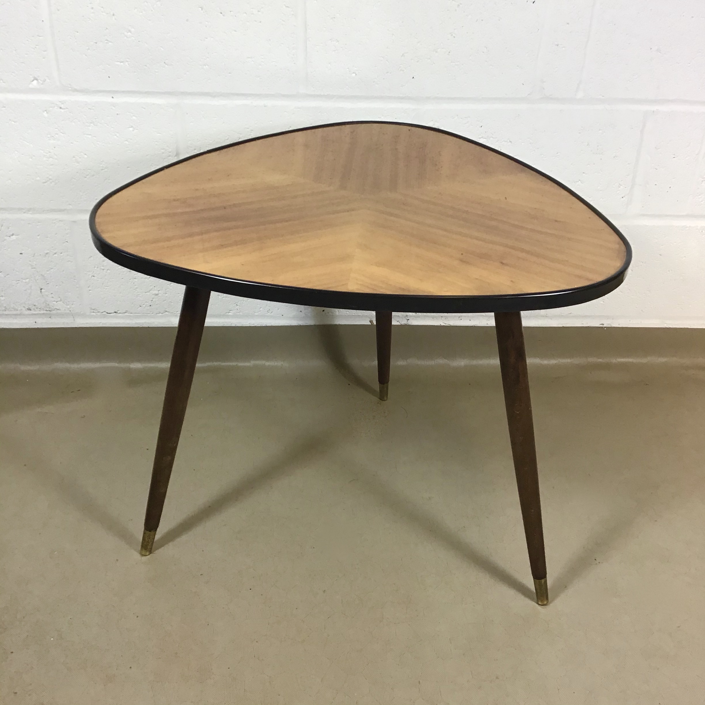 A 1950's marquetry topped high lustre triangular occasional/sofa table - Image 3