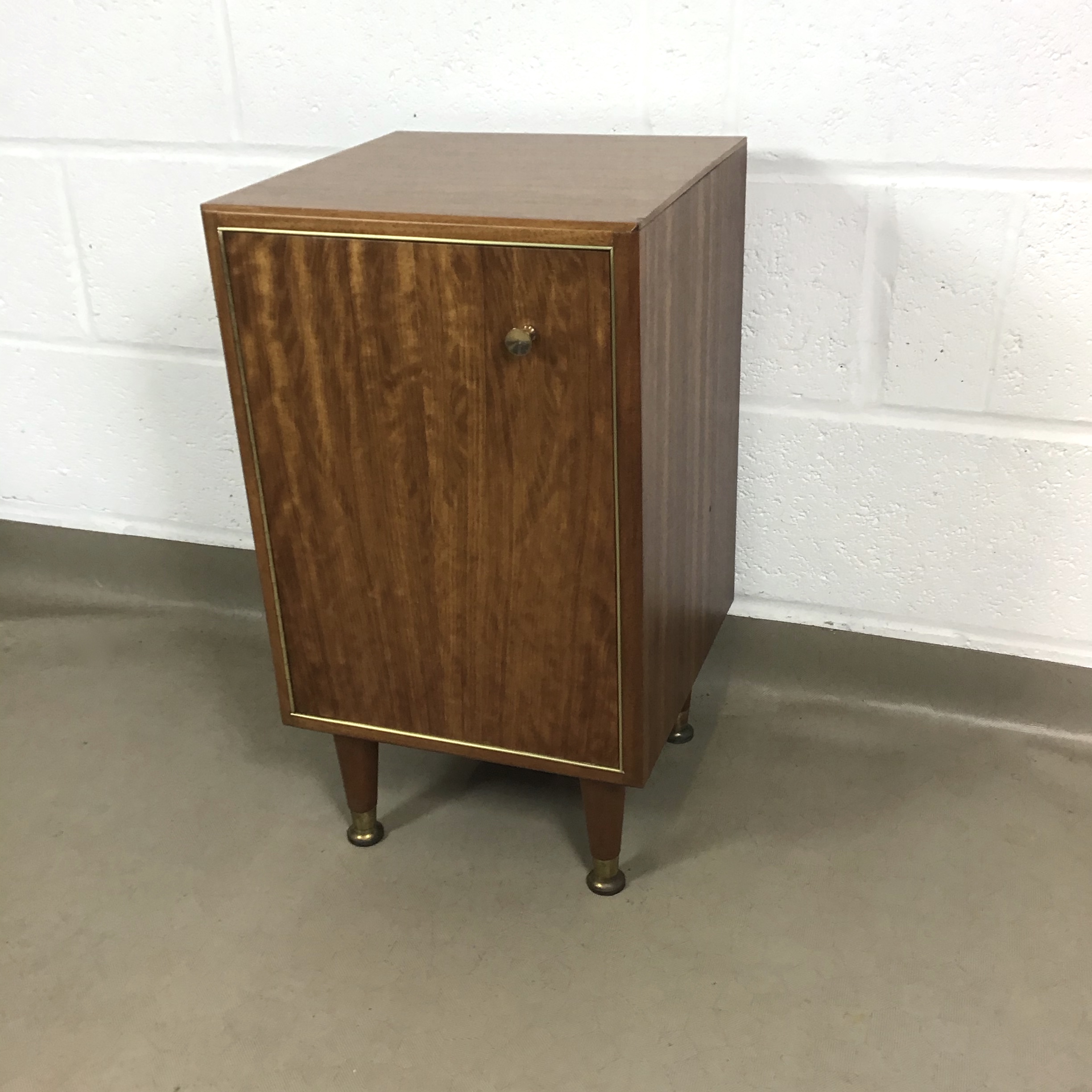 A Herbert E Gibbs bedside cabinet cat no 871 - Image 6