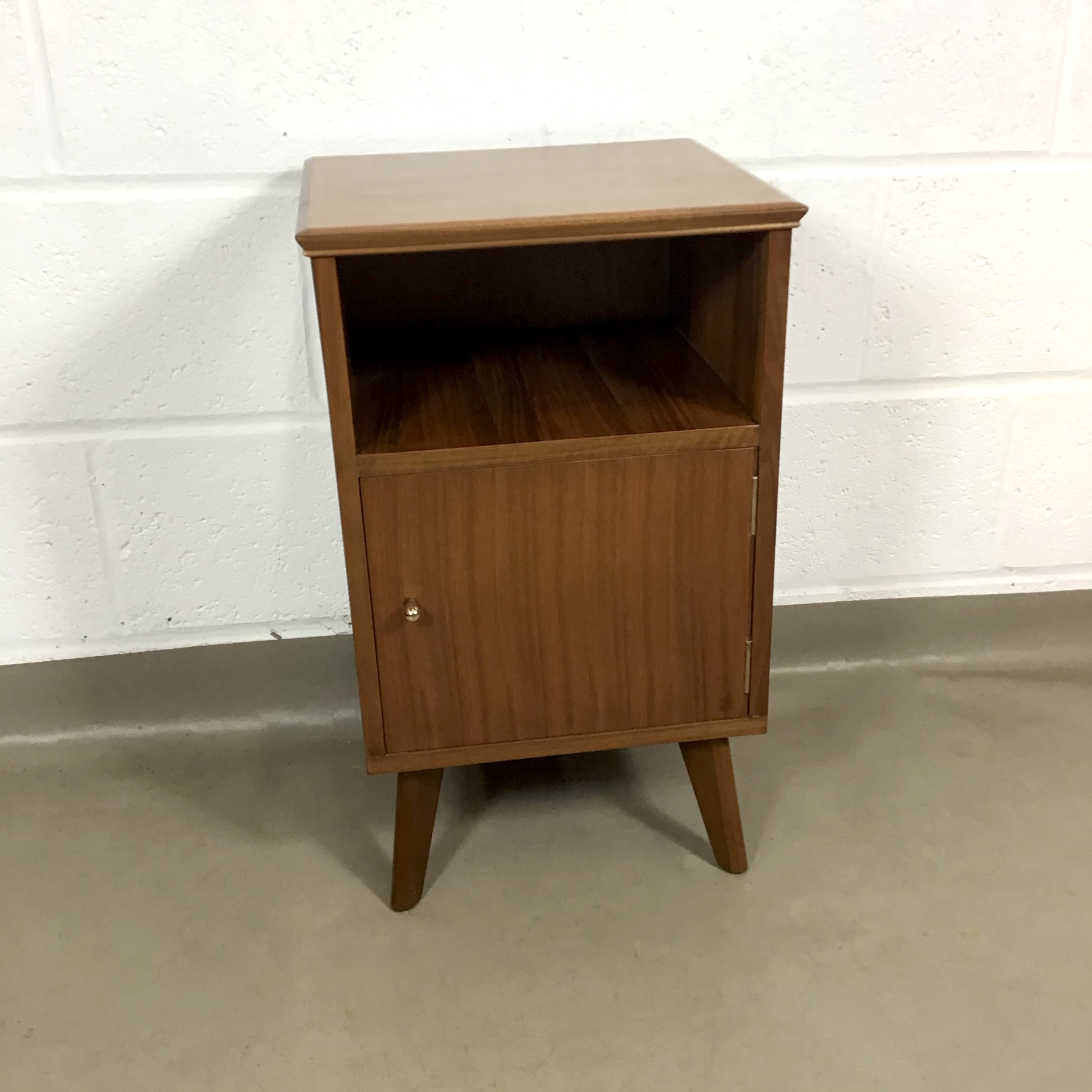 A 1950's Alfred Cox bedside cabinet - Image 6