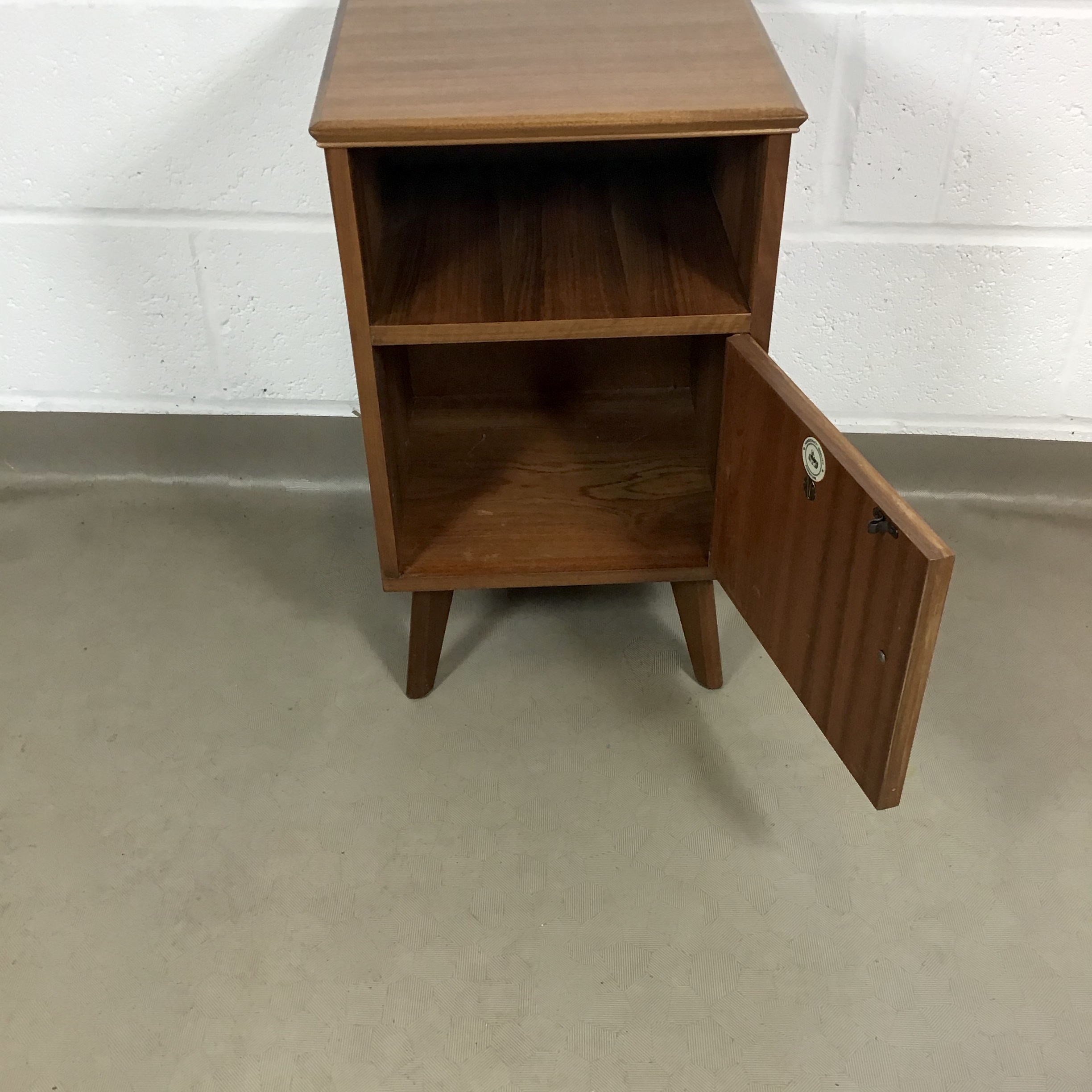 A 1950's Alfred Cox bedside cabinet - Image 3