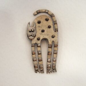 'Arched back cat ' brooch