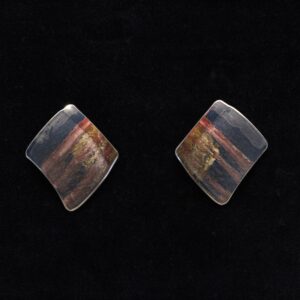 Small square studs in blue, gold and red.