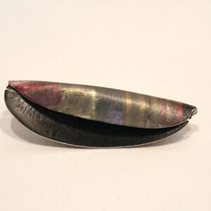 Pod brooch