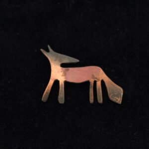 Copper fox looking backwards pin
