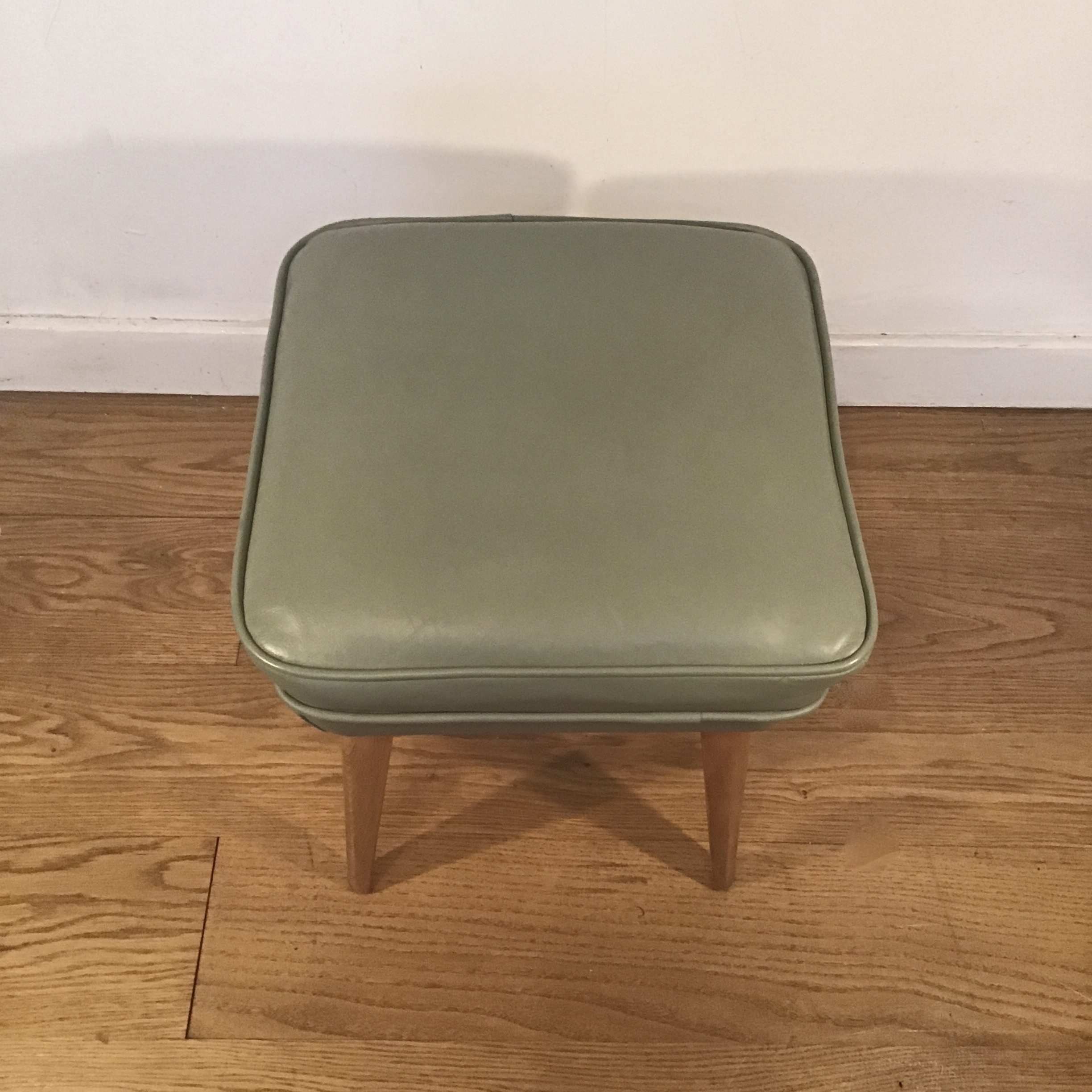 A 1950's pair of vintage green leather stools - Image 9