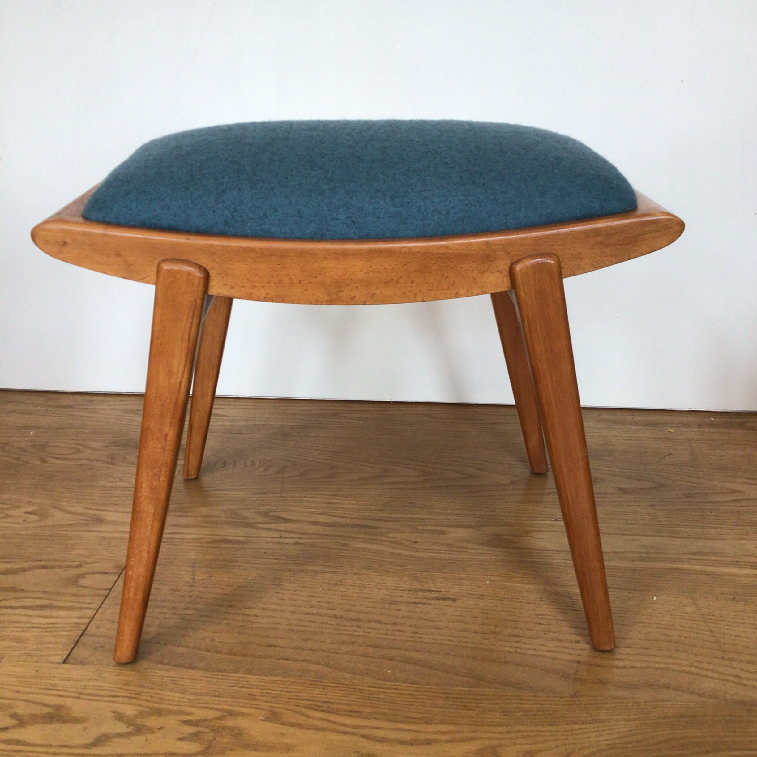 A lovely 1950's beech stool with teal felt pad - Image 5