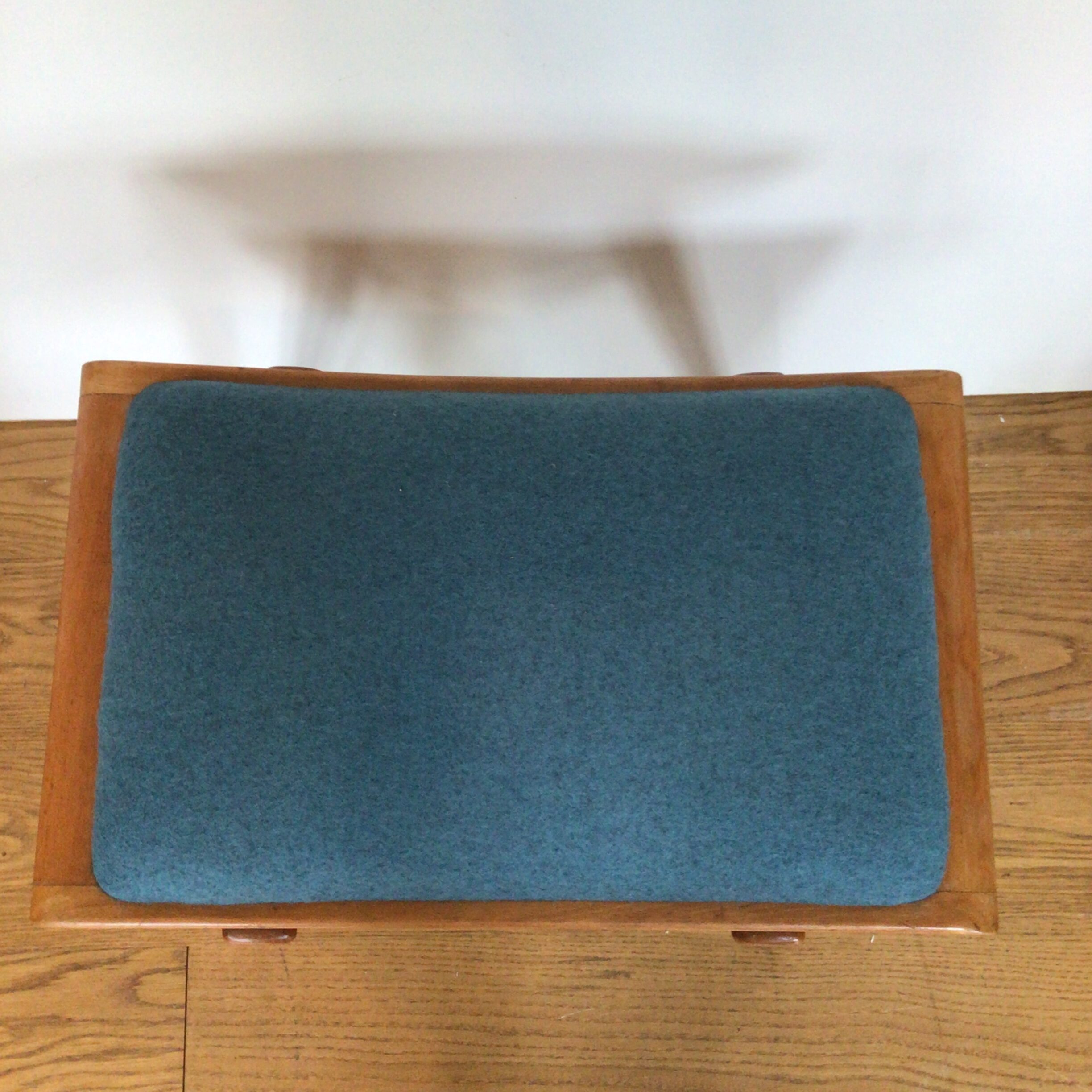 A lovely 1950's beech stool with teal felt pad - Image 2