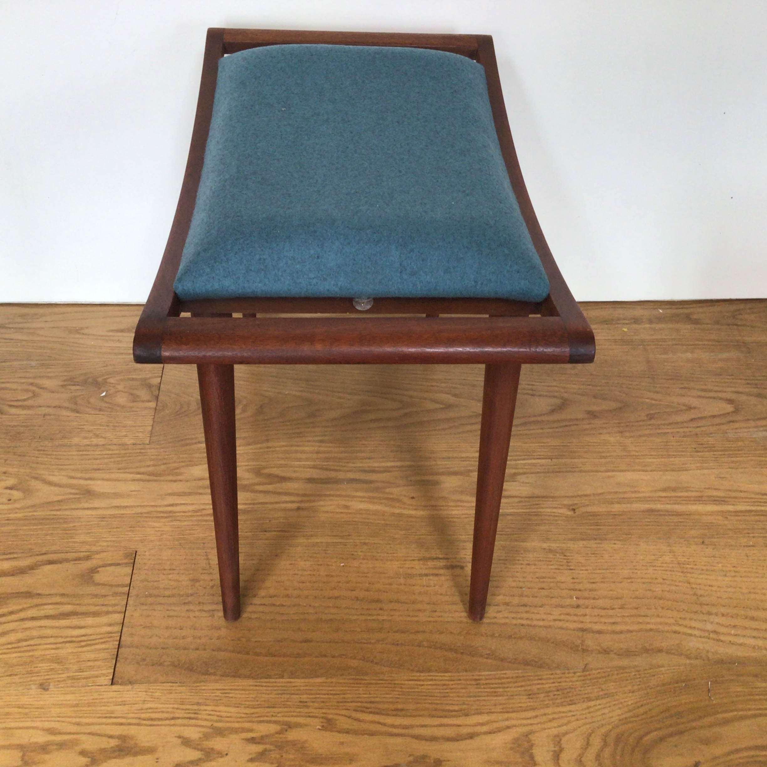 A lovely mahogany midcentury dressing table stool - Image 5