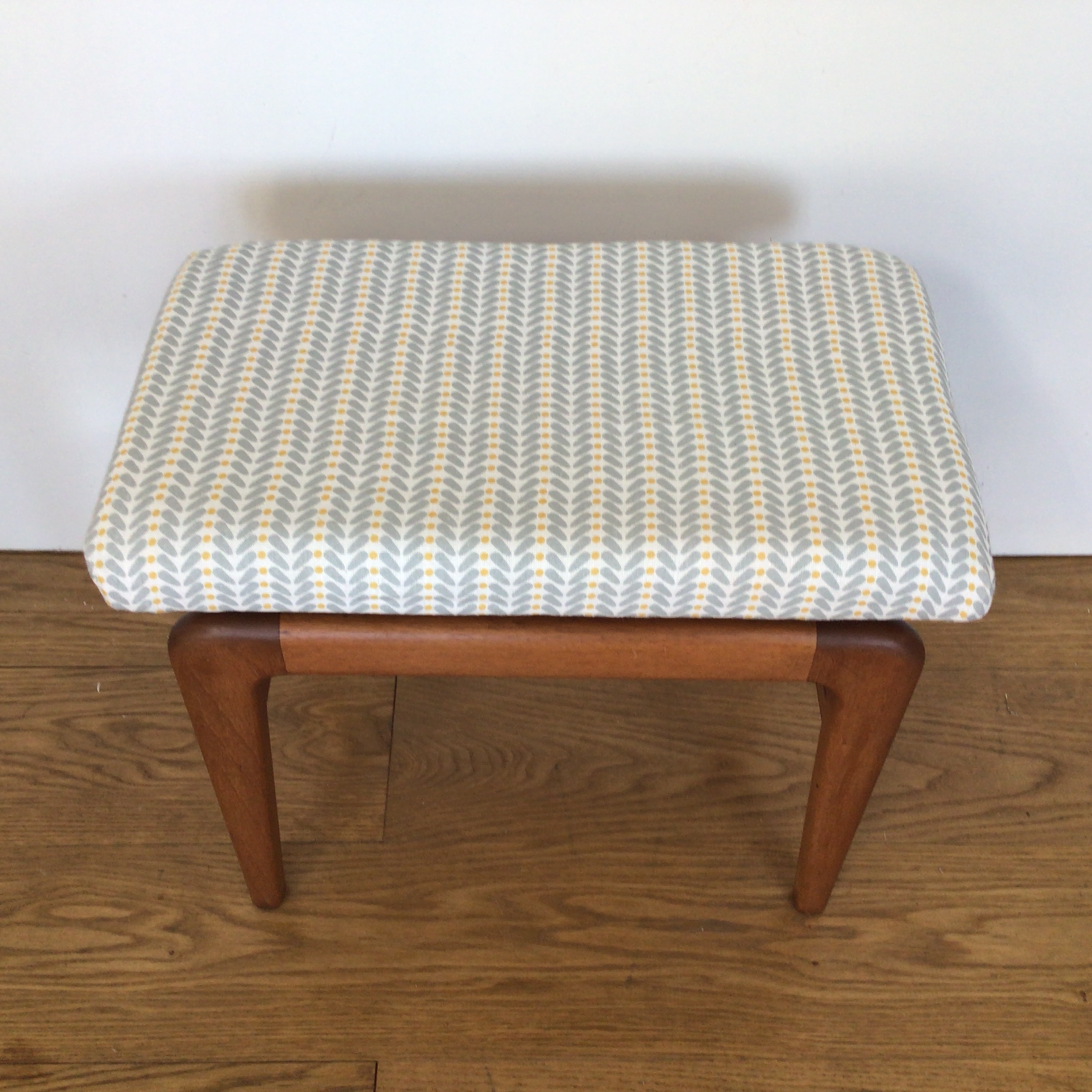 A lovely Siesta 1950's beech stool with Scandinavian fabric top (reserved for Lisa) - Image 4