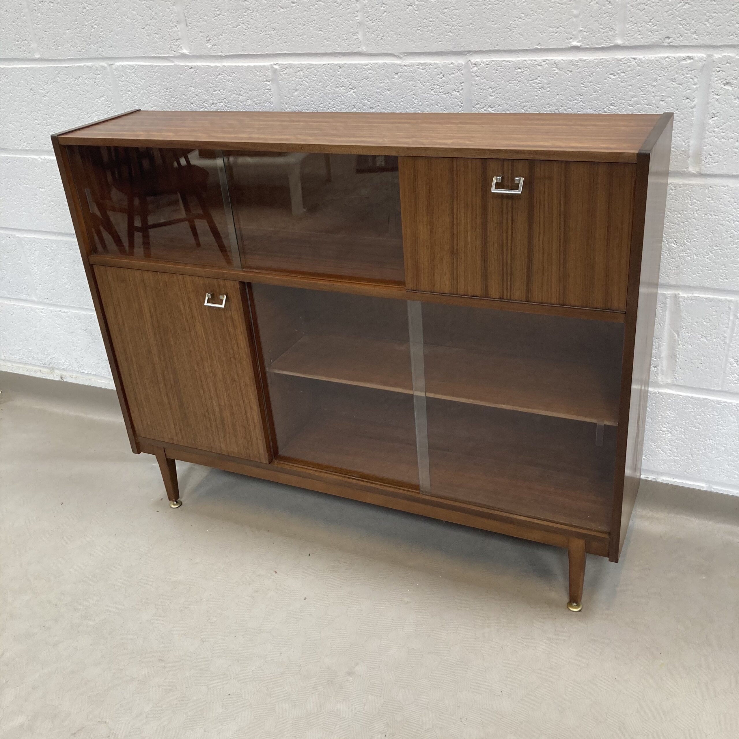 A teak Nathan bookcase/ display cabinet - Image 4
