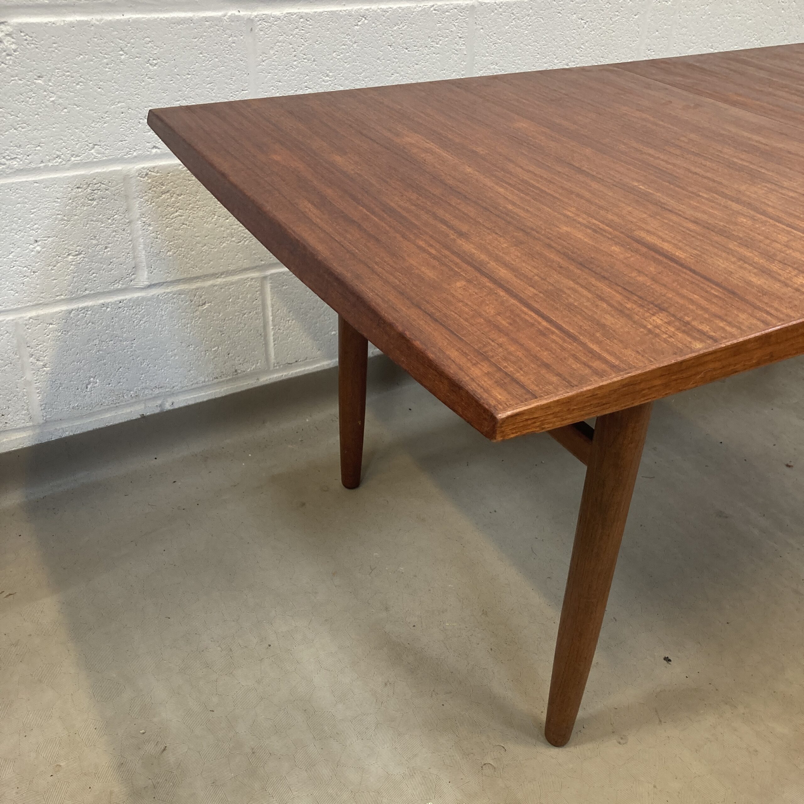 A 1960s Teak Dalescraft large extending table - Image 3