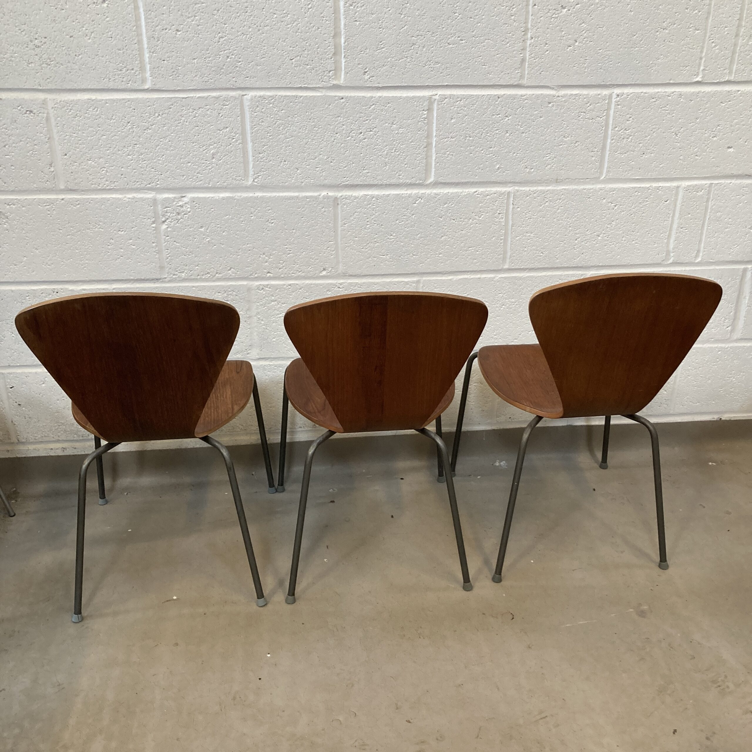 Set of 6 1960s bent wood dining chairs in the style of Arne Jacobson - Image 14