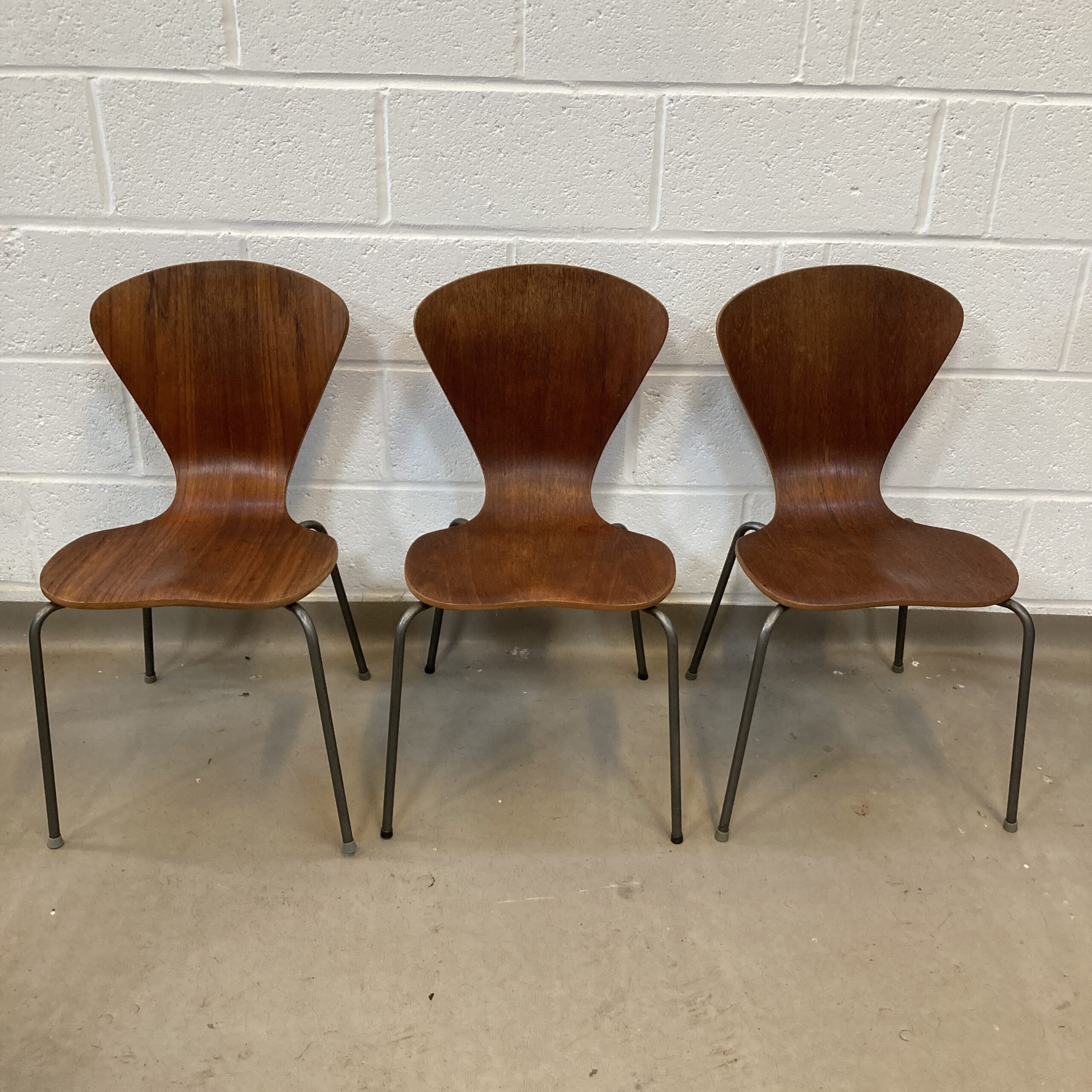 Set of 6 1960s bent wood dining chairs in the style of Arne Jacobson - Image 10