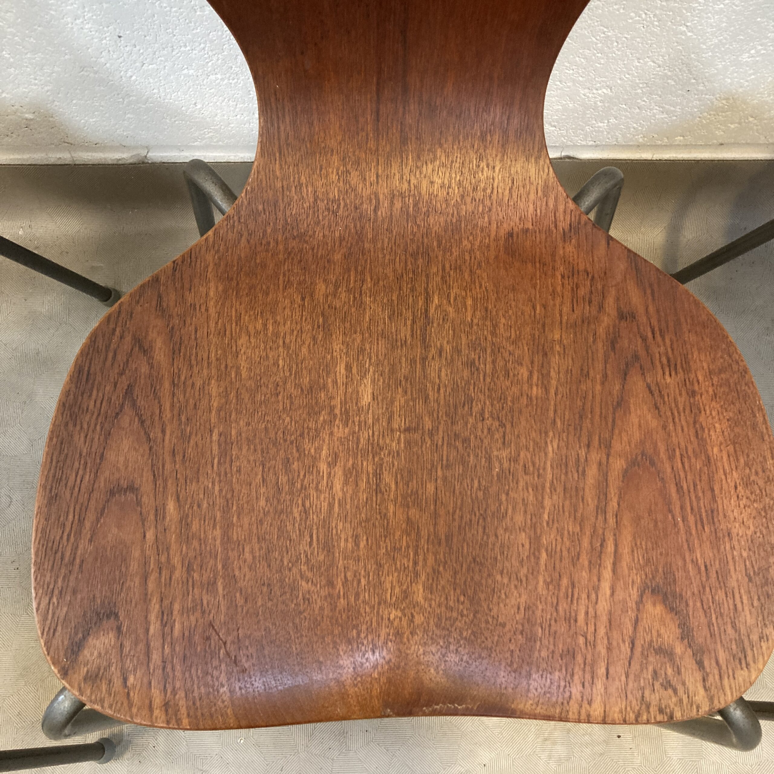 Set of 6 1960s bent wood dining chairs in the style of Arne Jacobson - Image 7