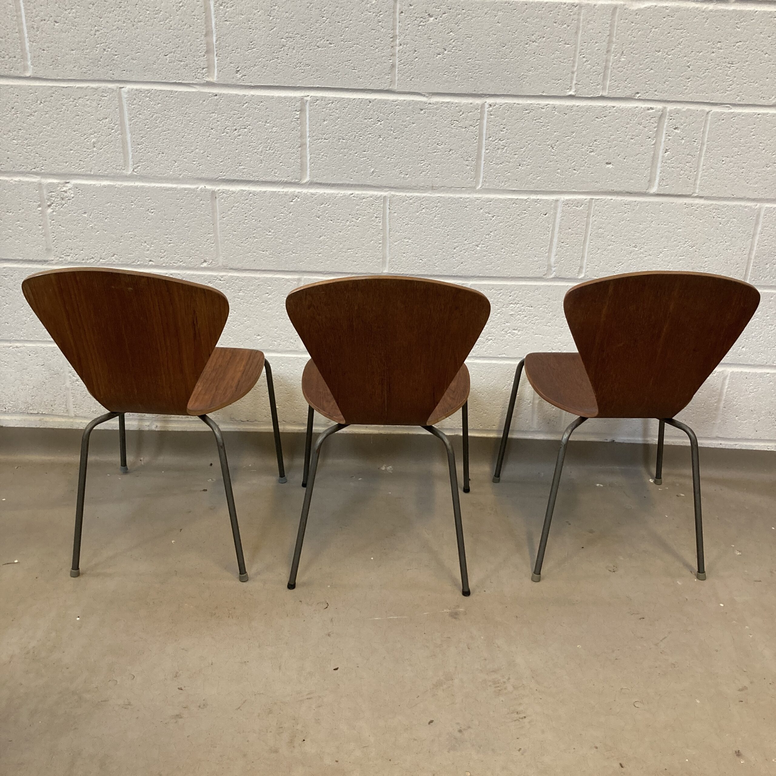 Set of 6 1960s bent wood dining chairs in the style of Arne Jacobson - Image 5
