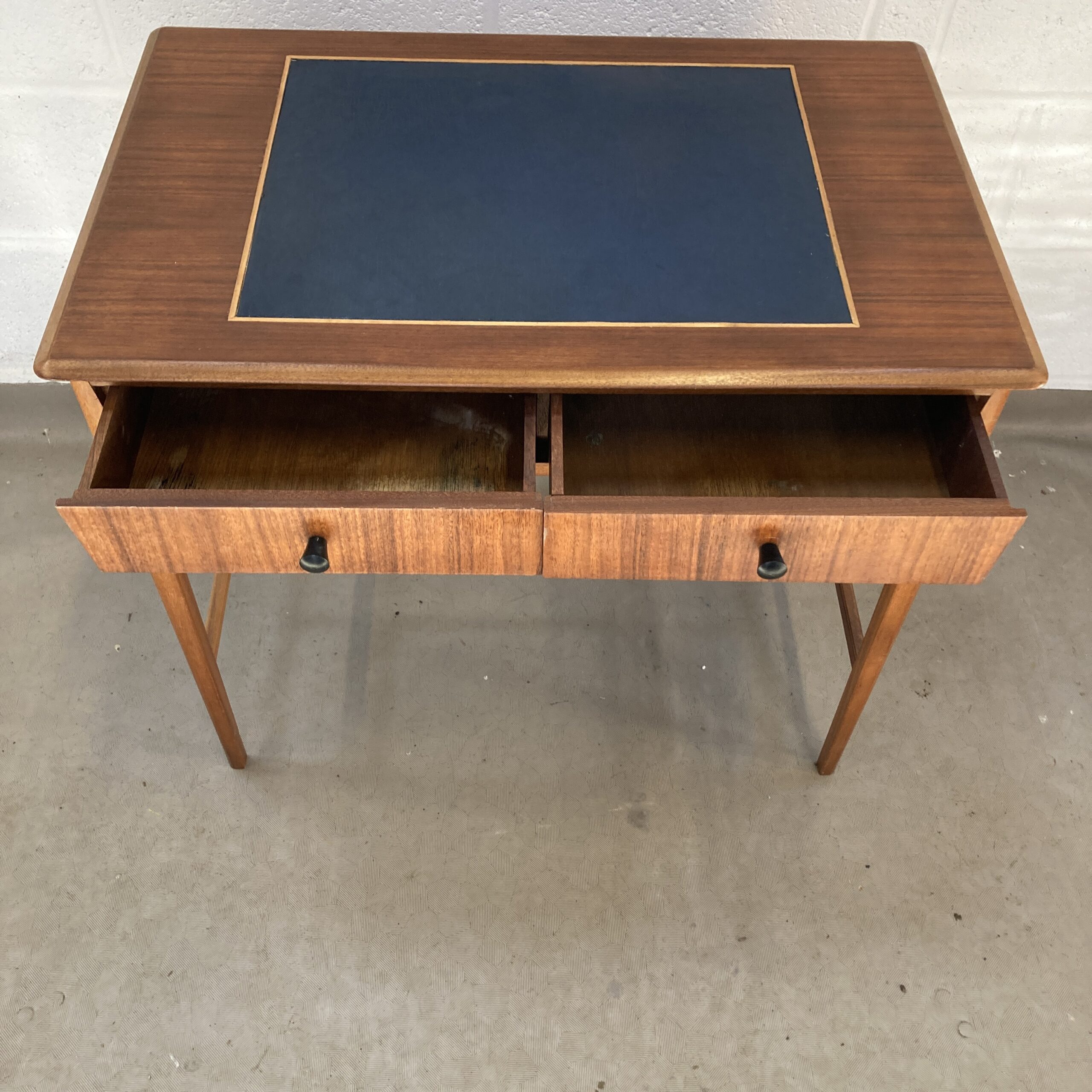 Late 1950s/early 1960s small desk/console table with blue leather top - Image 11