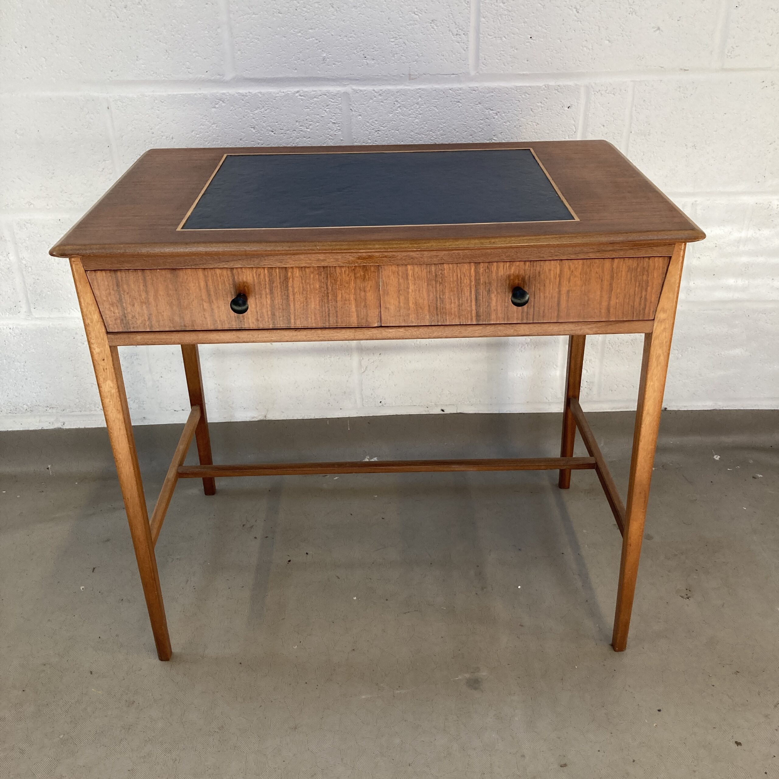 Late 1950s/early 1960s small desk/console table with blue leather top - Image 10