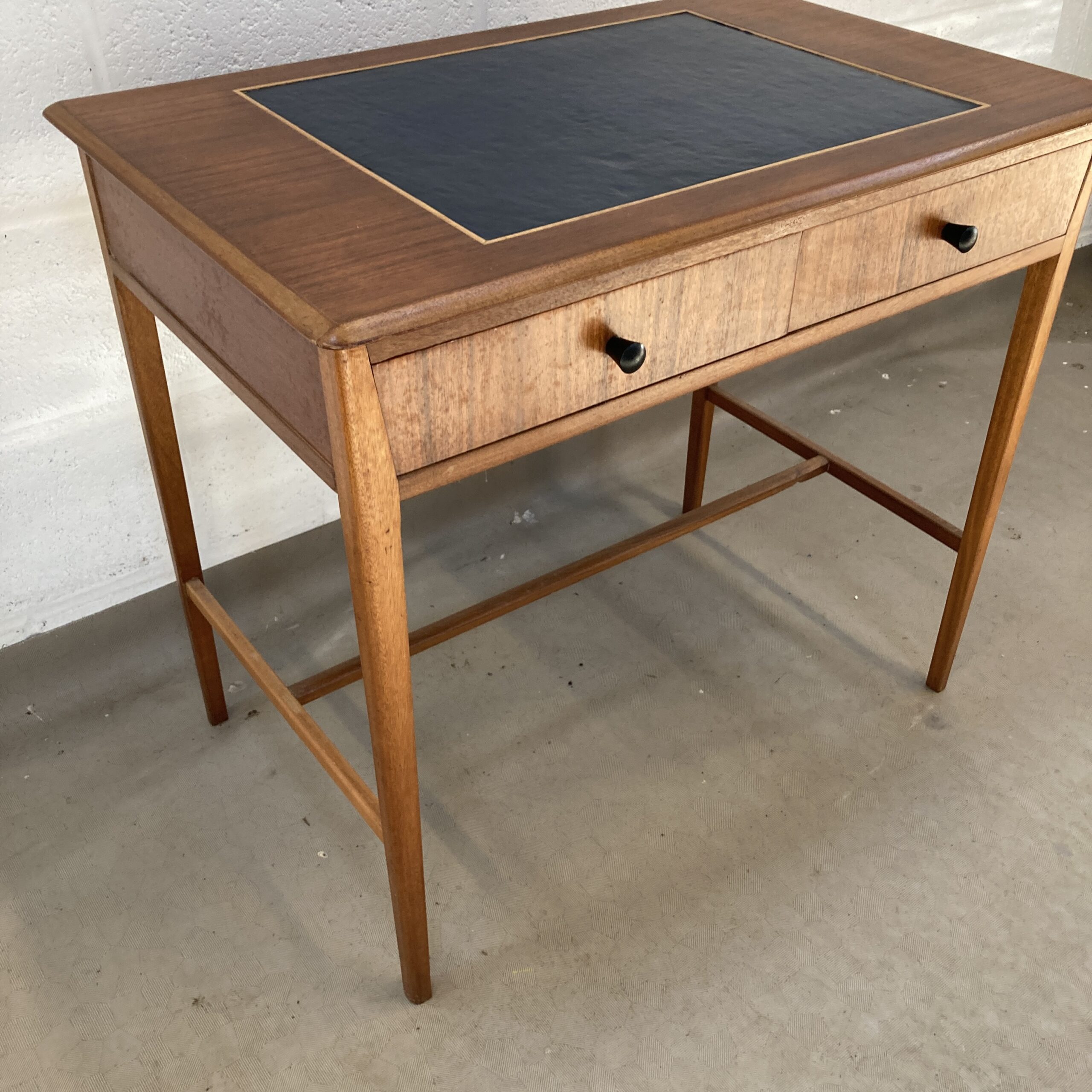 Late 1950s/early 1960s small desk/console table with blue leather top - Image 4