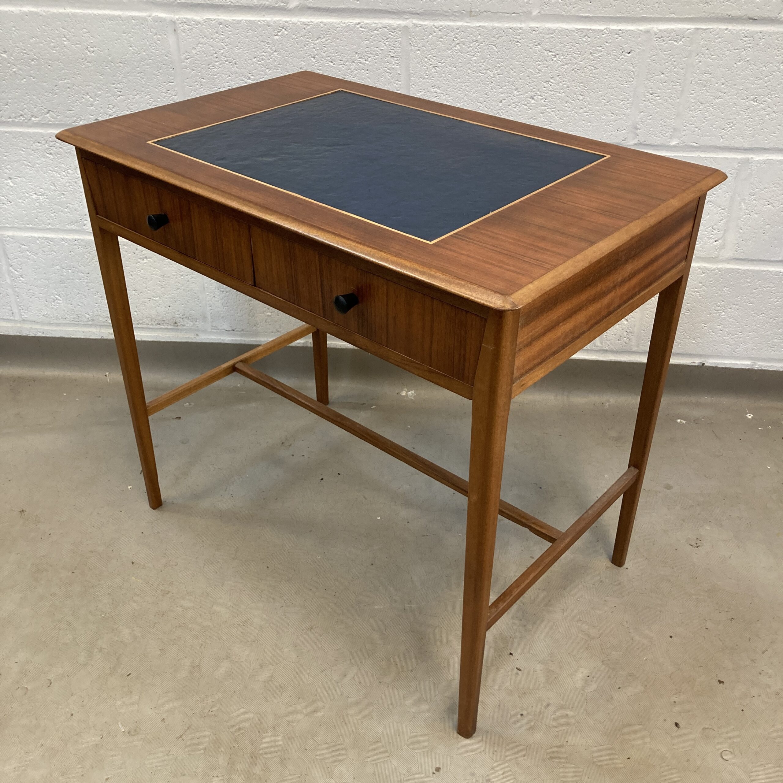 Late 1950s/early 1960s small desk/console table with blue leather top - Image 3