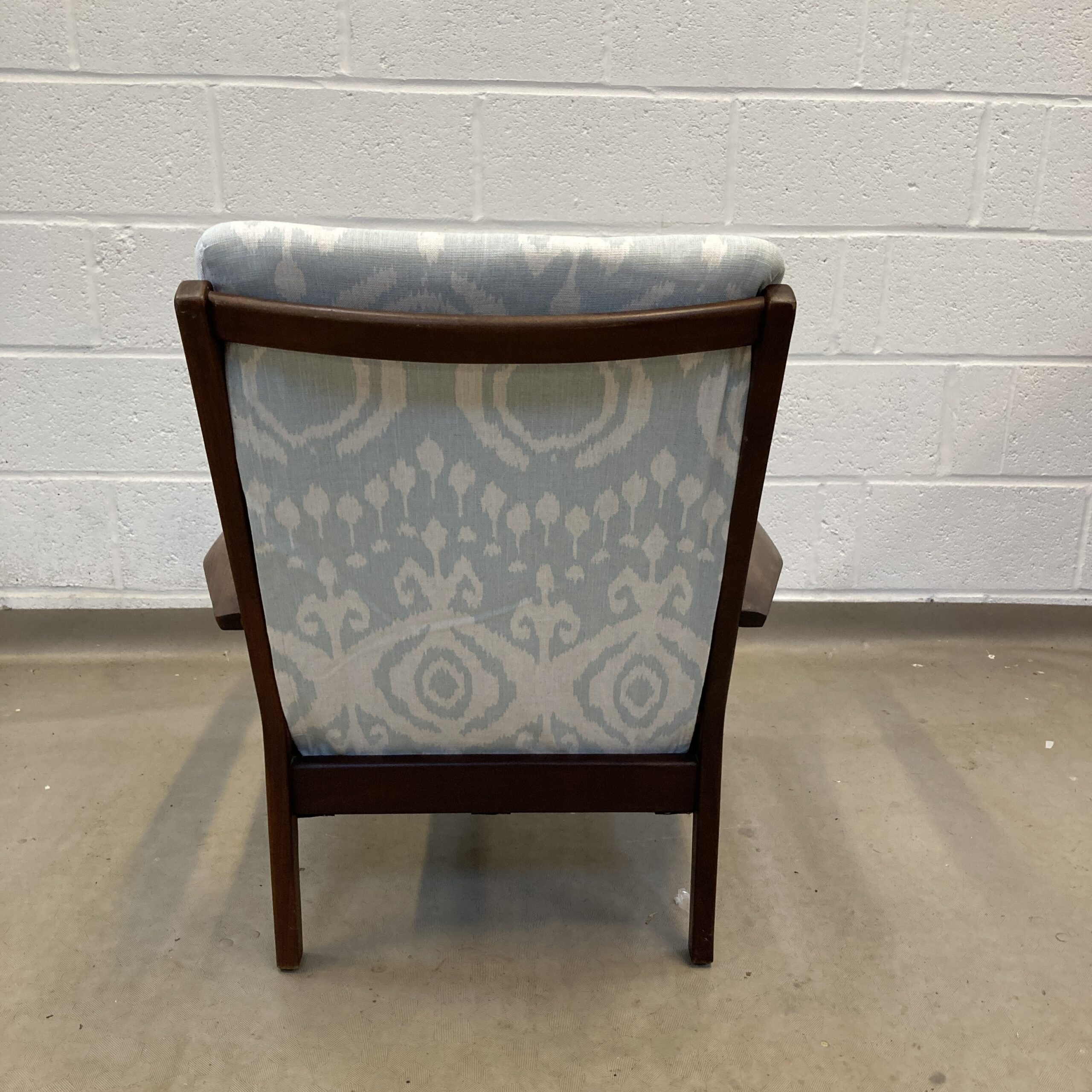 A 1960s Cintique teak arm chair newly upholstered in a light ikat fabric - Image 4