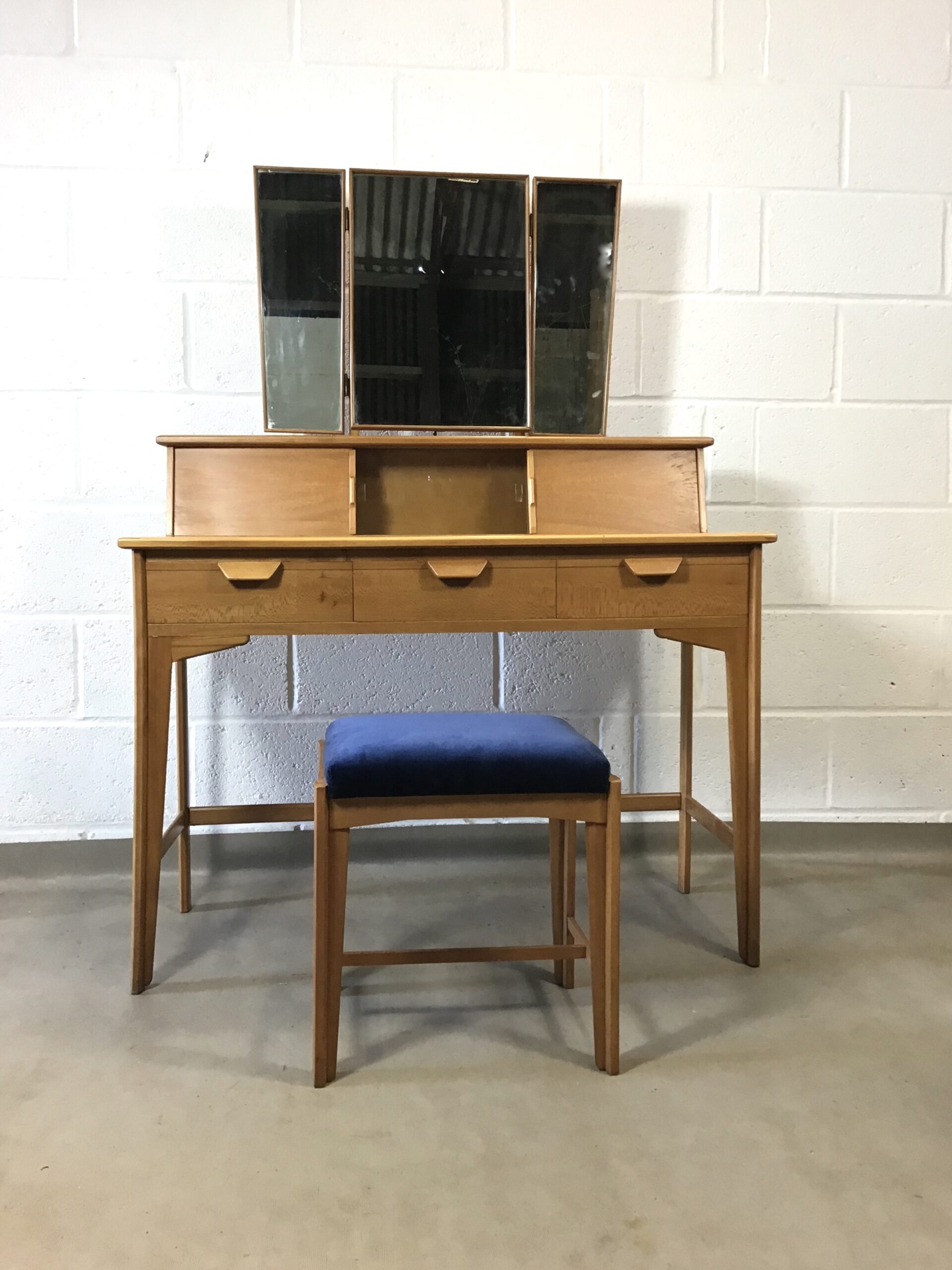 A Rare early 1950's Heals walnut and beech bedroom suite - Image 5