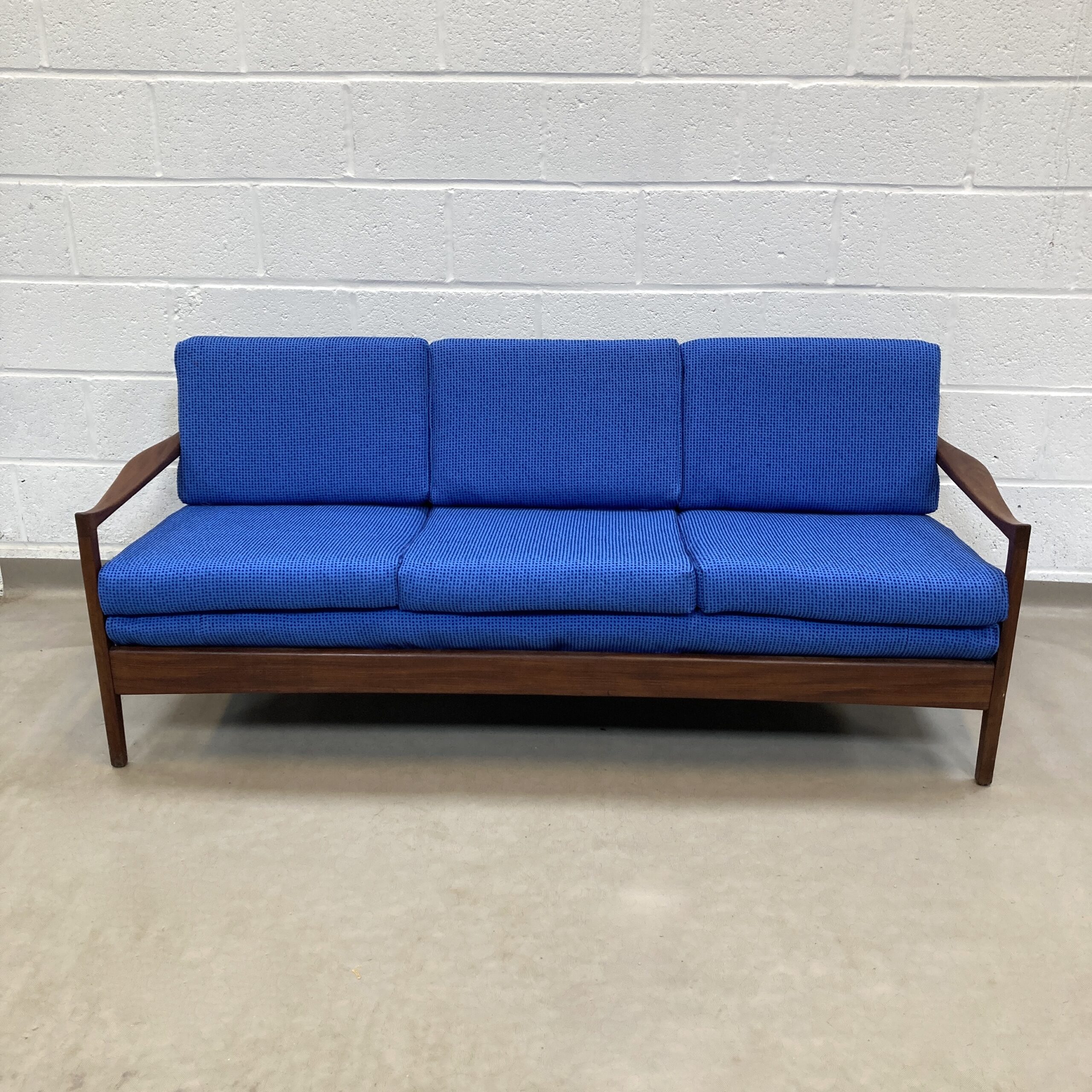 A 1960s Cintique Loungemaster sofa suite reupholstered in a wool mix Abbotsford mill fabric. - Image 21