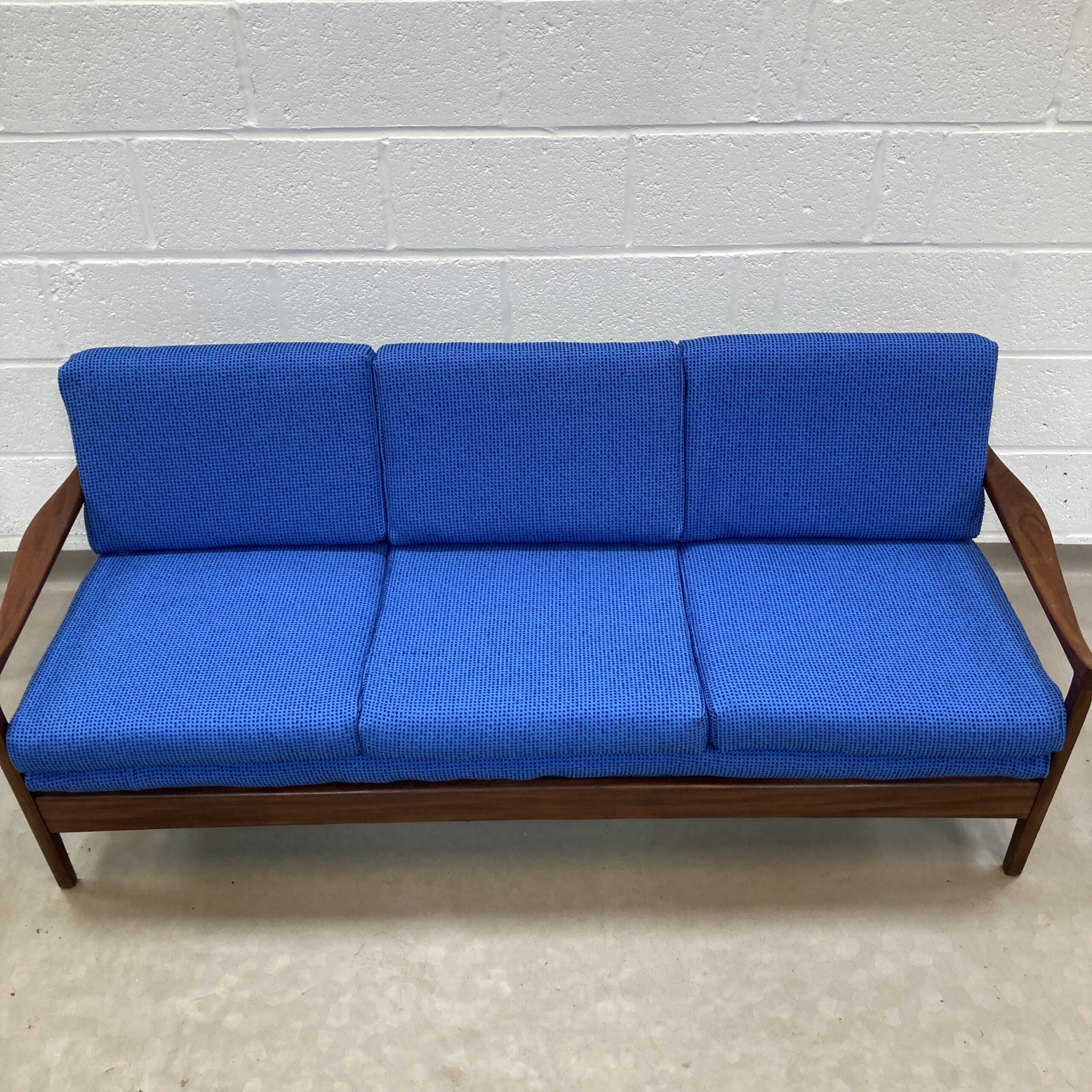A 1960s Cintique Loungemaster sofa suite reupholstered in a wool mix Abbotsford mill fabric. - Image 18