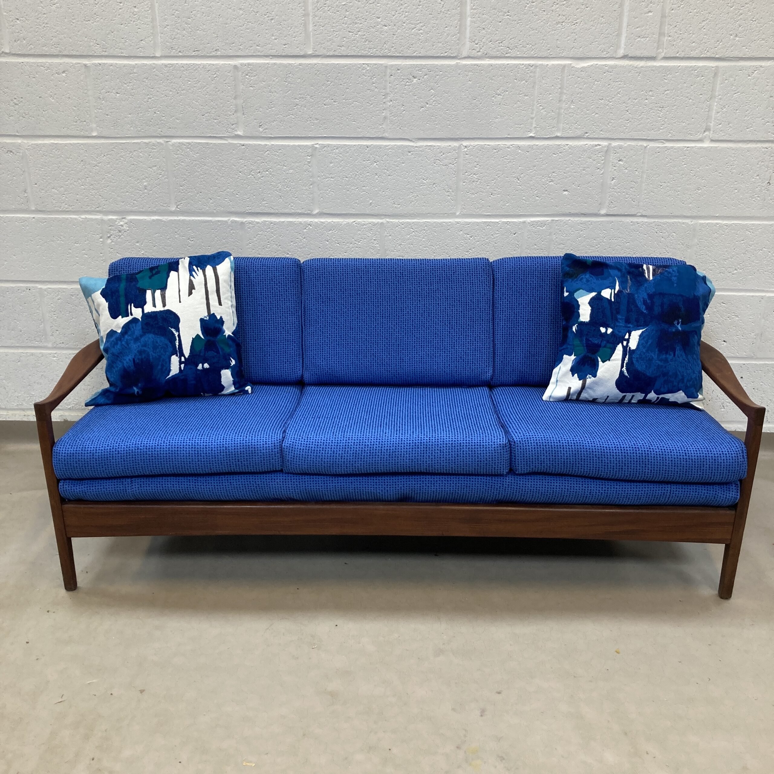 A 1960s Cintique Loungemaster sofa suite reupholstered in a wool mix Abbotsford mill fabric. - Image 15