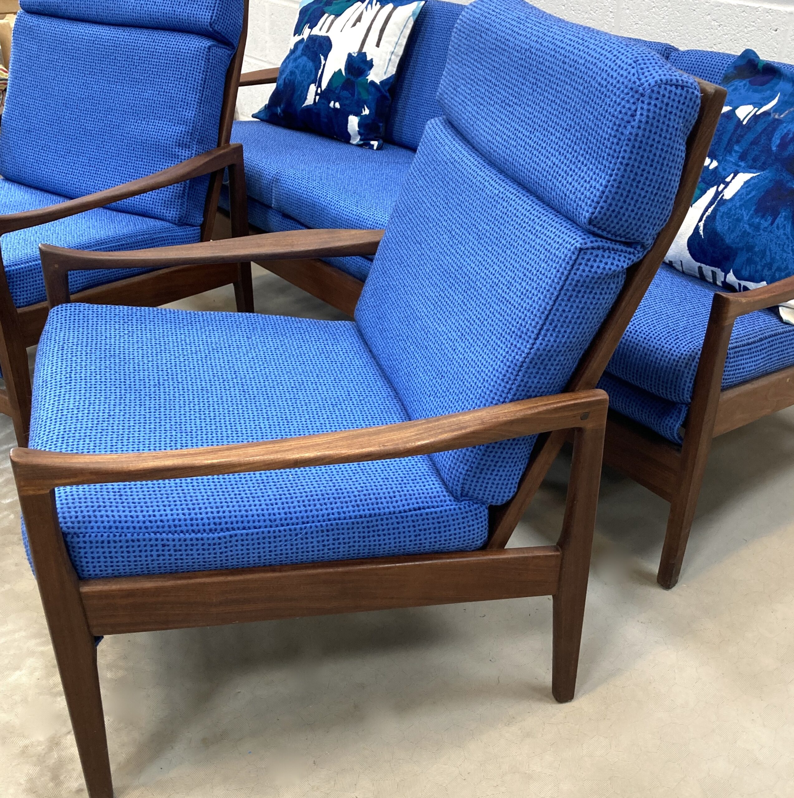 A 1960s Cintique Loungemaster sofa suite reupholstered in a wool mix Abbotsford mill fabric. - Image 11