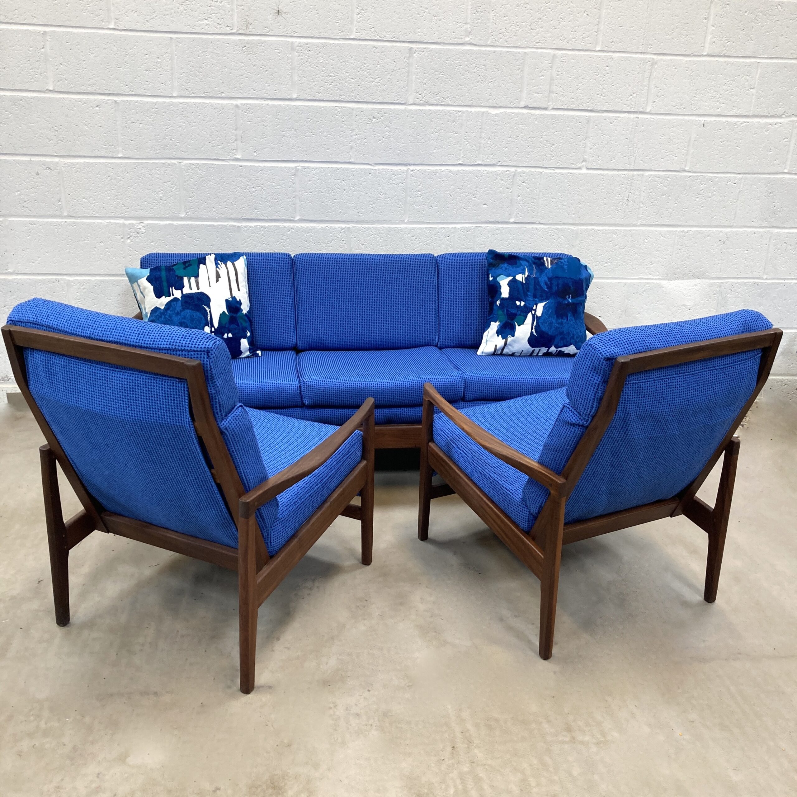 A 1960s Cintique Loungemaster sofa suite reupholstered in a wool mix Abbotsford mill fabric. - Image 8