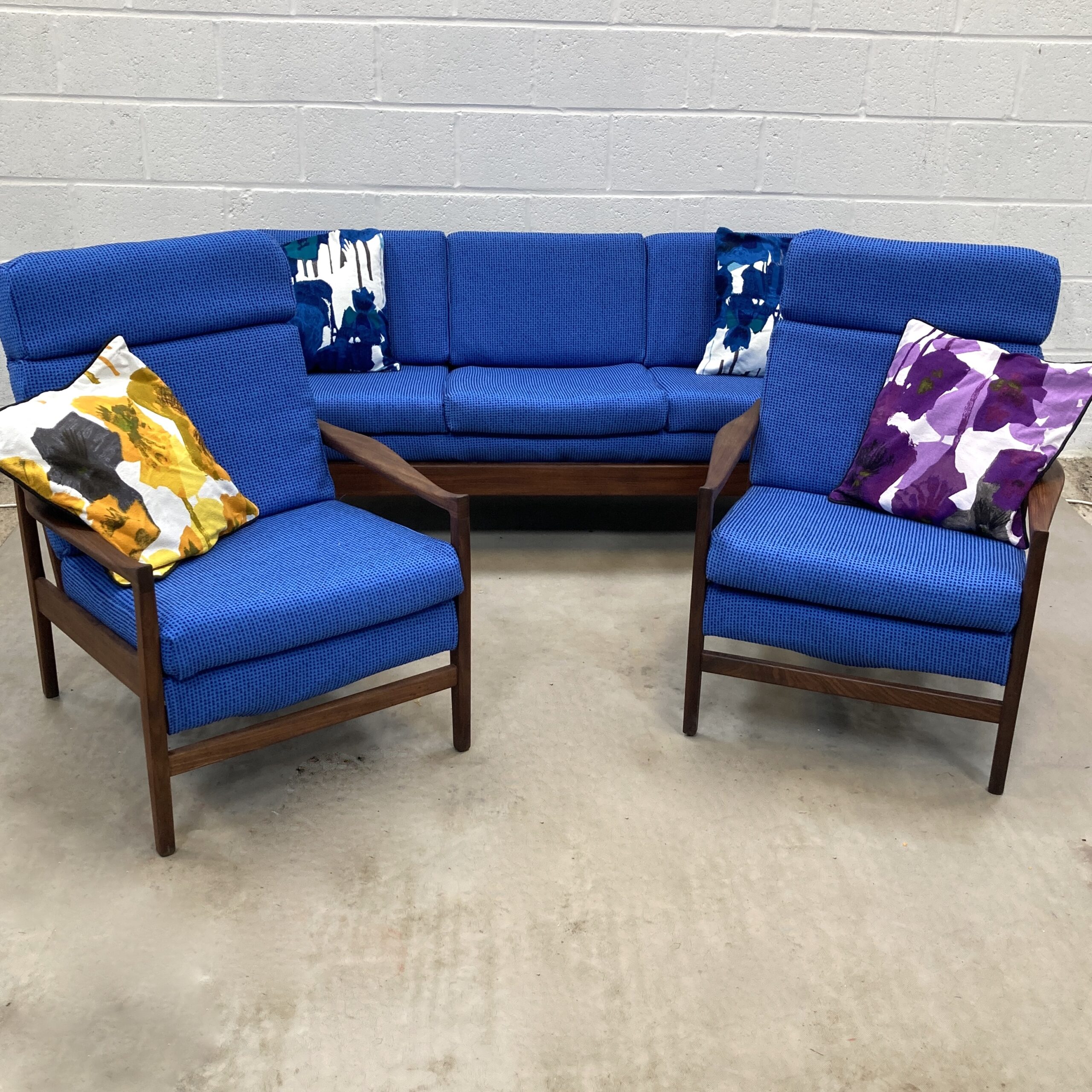 A 1960s Cintique Loungemaster sofa suite reupholstered in a wool mix Abbotsford mill fabric. - Image 5