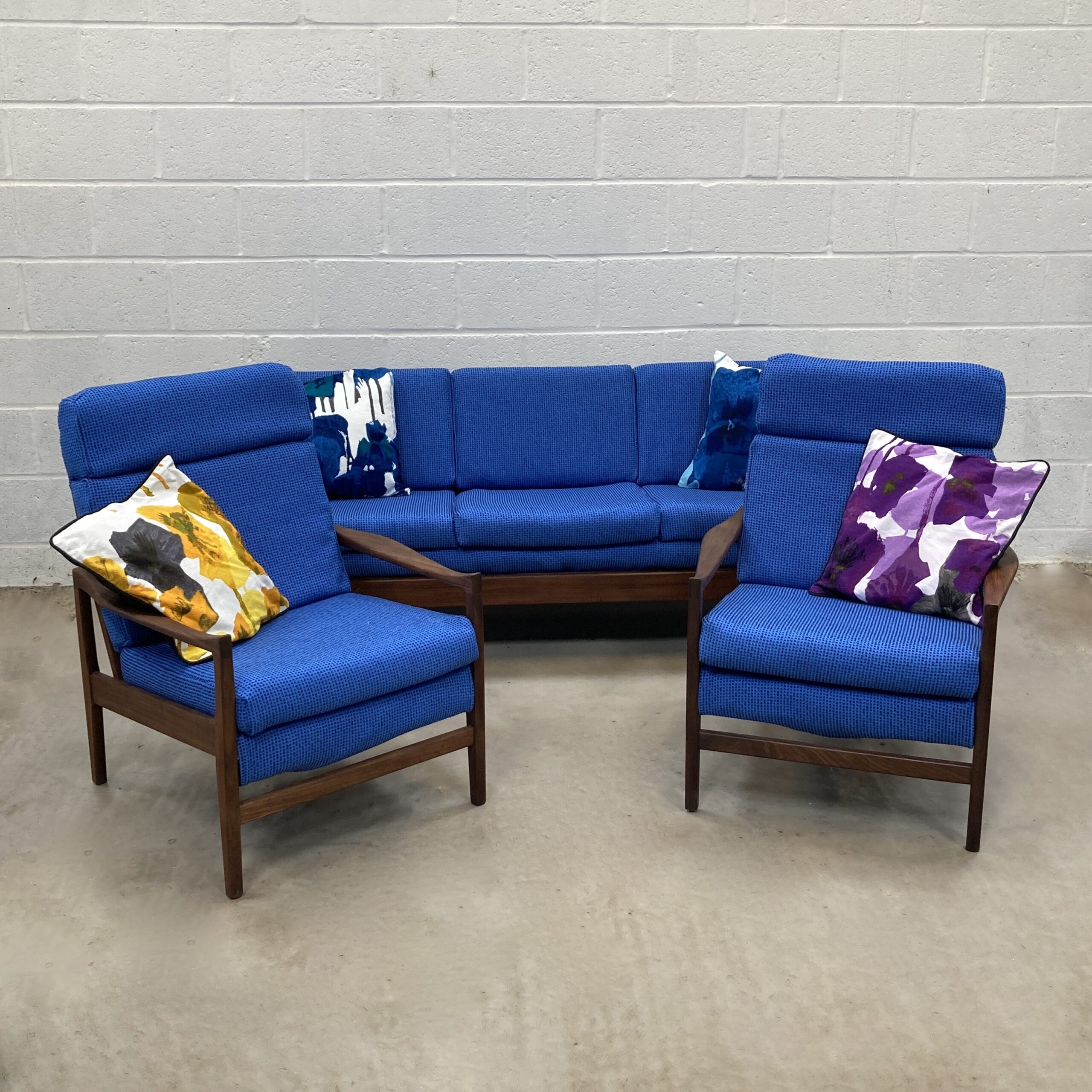 A 1960s Cintique Loungemaster sofa suite reupholstered in a wool mix Abbotsford mill fabric. - Image 4