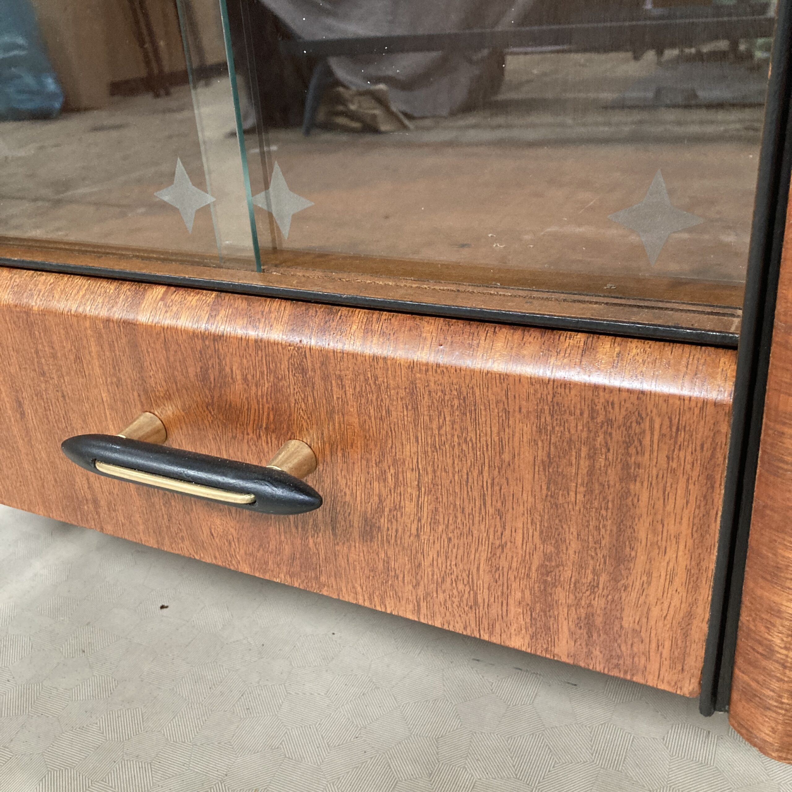 A 1950s Midcentury teak and ebonized sideboard - Image 19