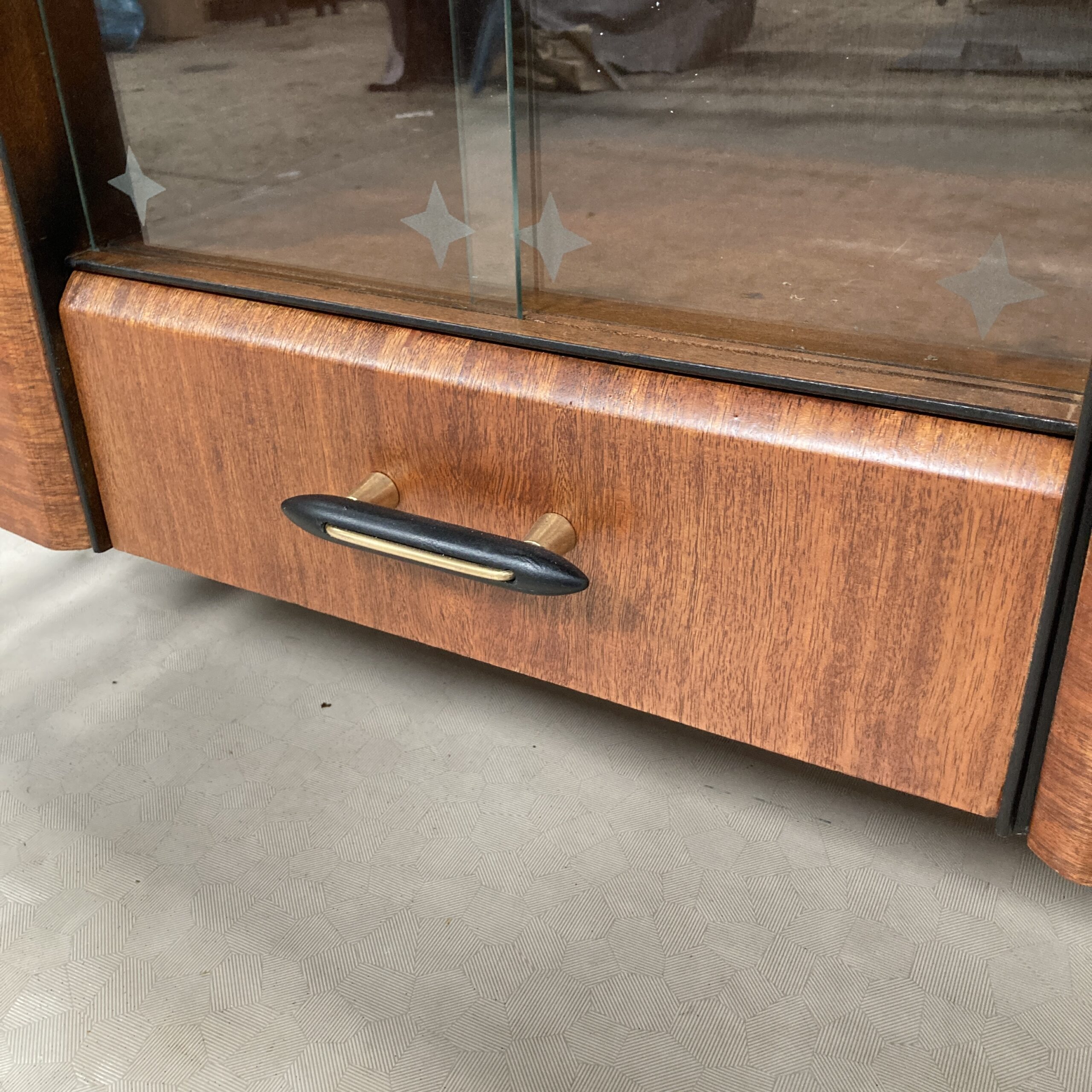 A 1950s Midcentury teak and ebonized sideboard - Image 18