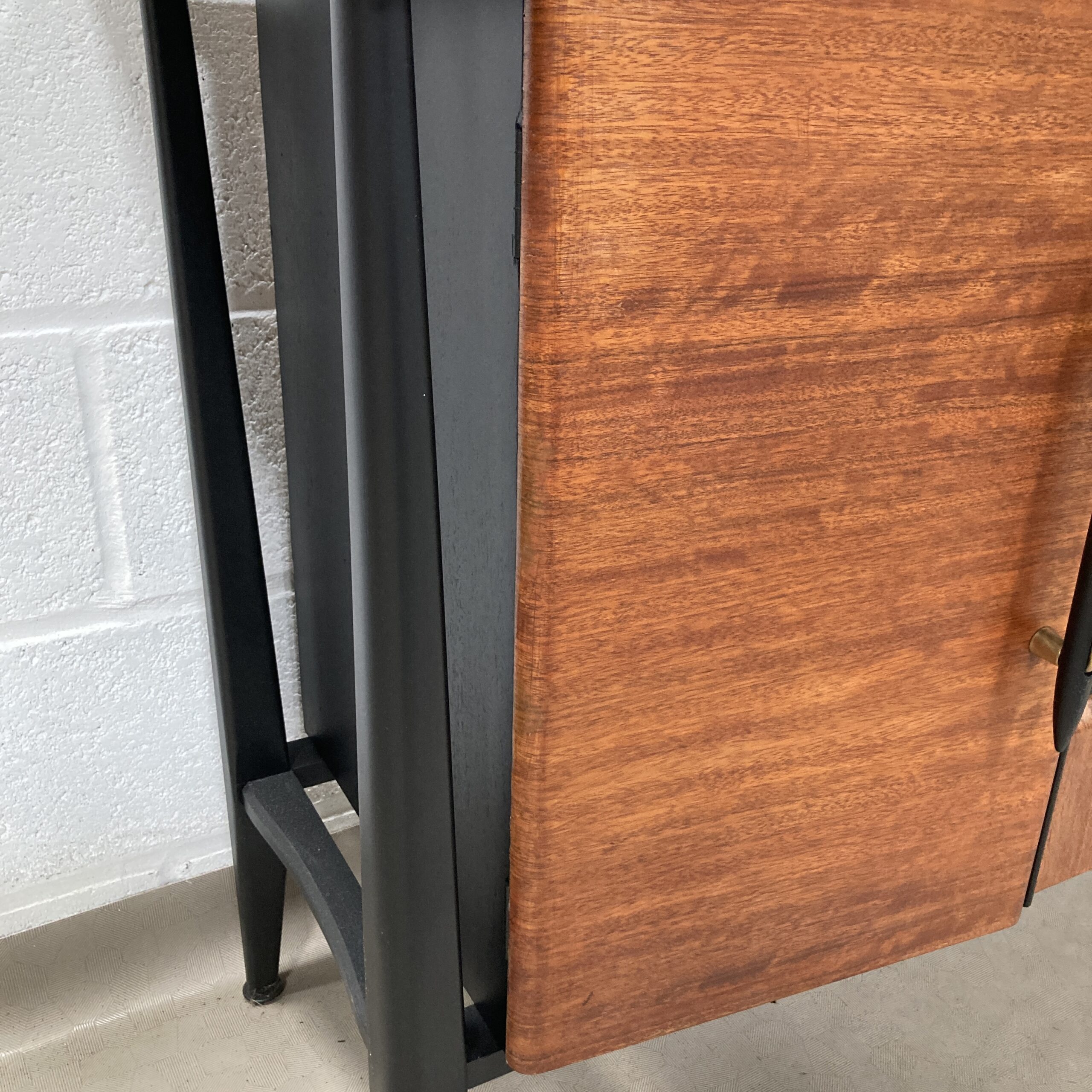 A 1950s Midcentury teak and ebonized sideboard - Image 15