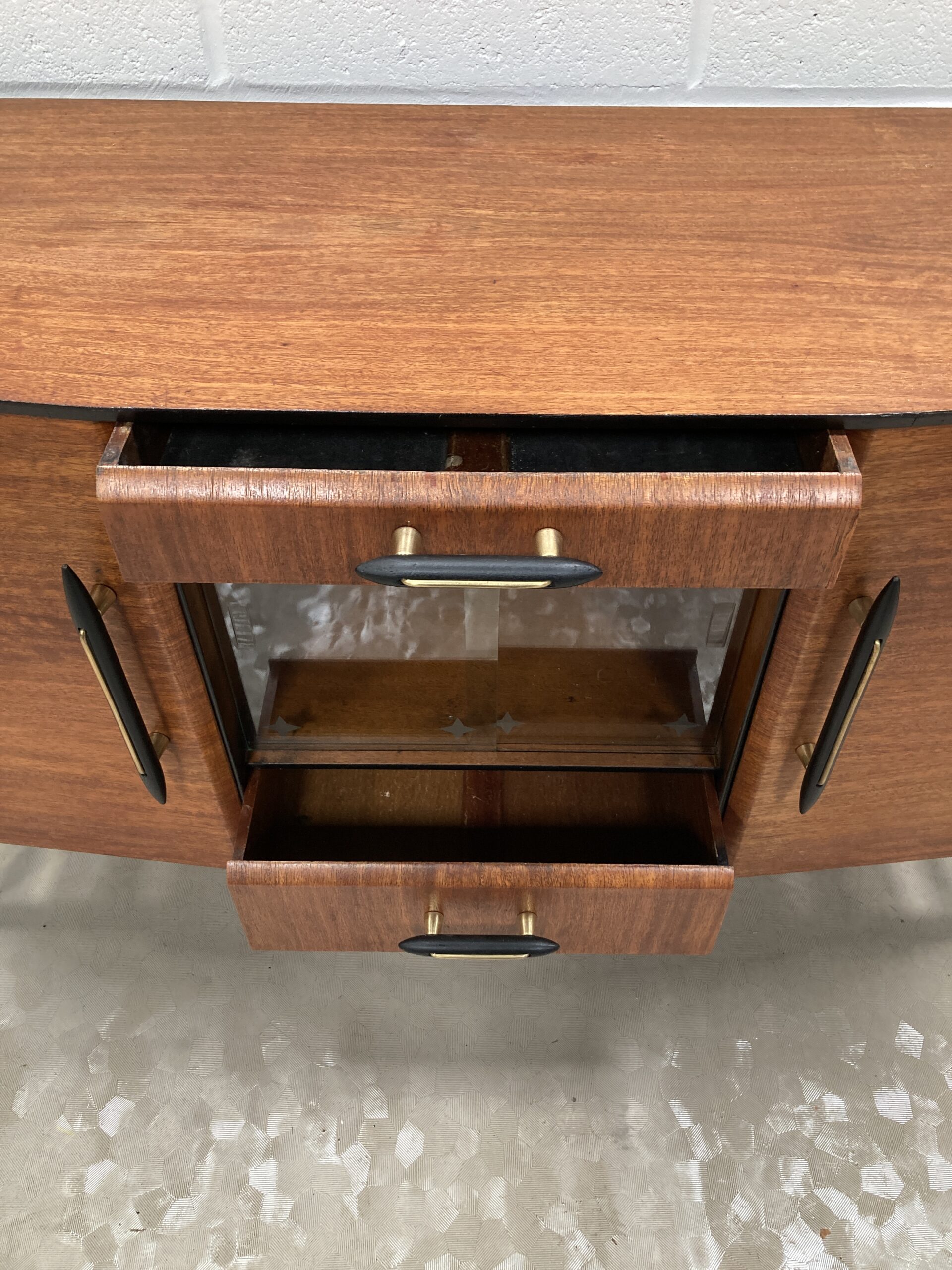 A 1950s Midcentury teak and ebonized sideboard - Image 8