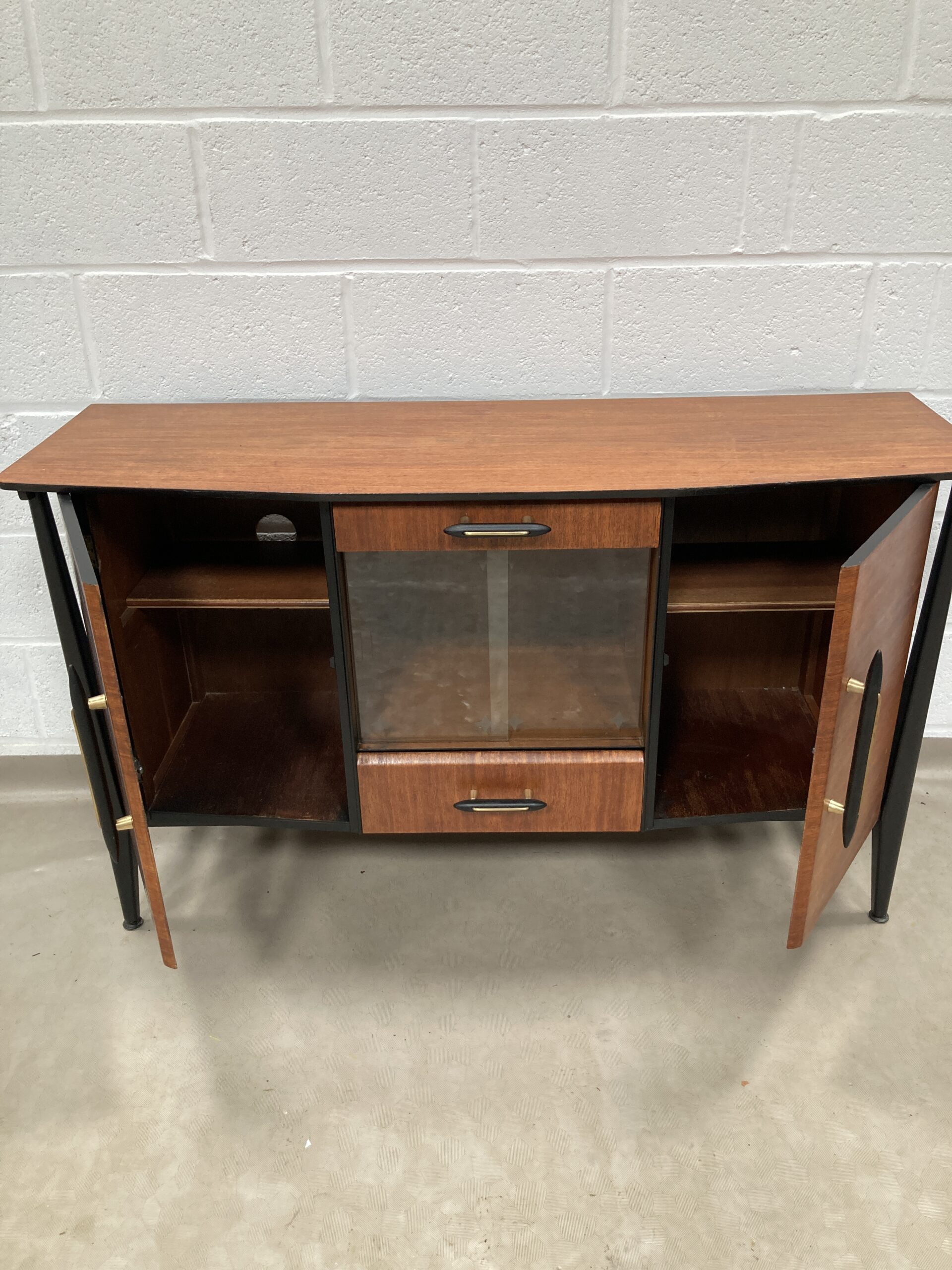 A 1950s Midcentury teak and ebonized sideboard - Image 7