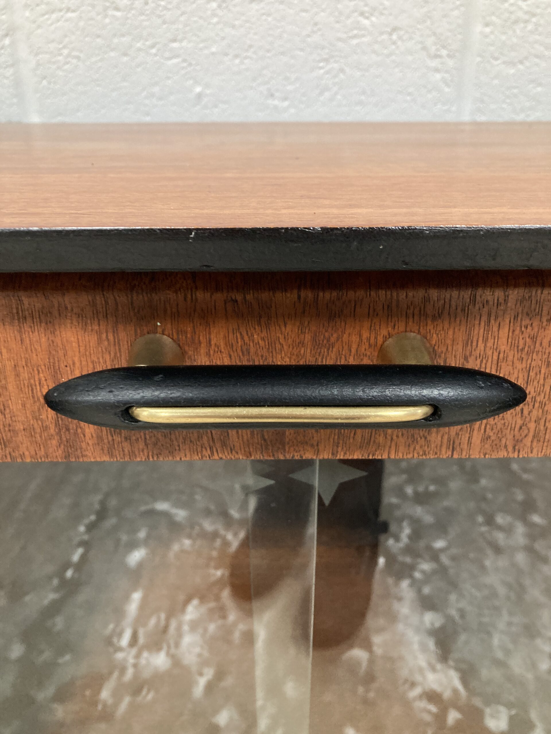 A 1950s Midcentury teak and ebonized sideboard - Image 6