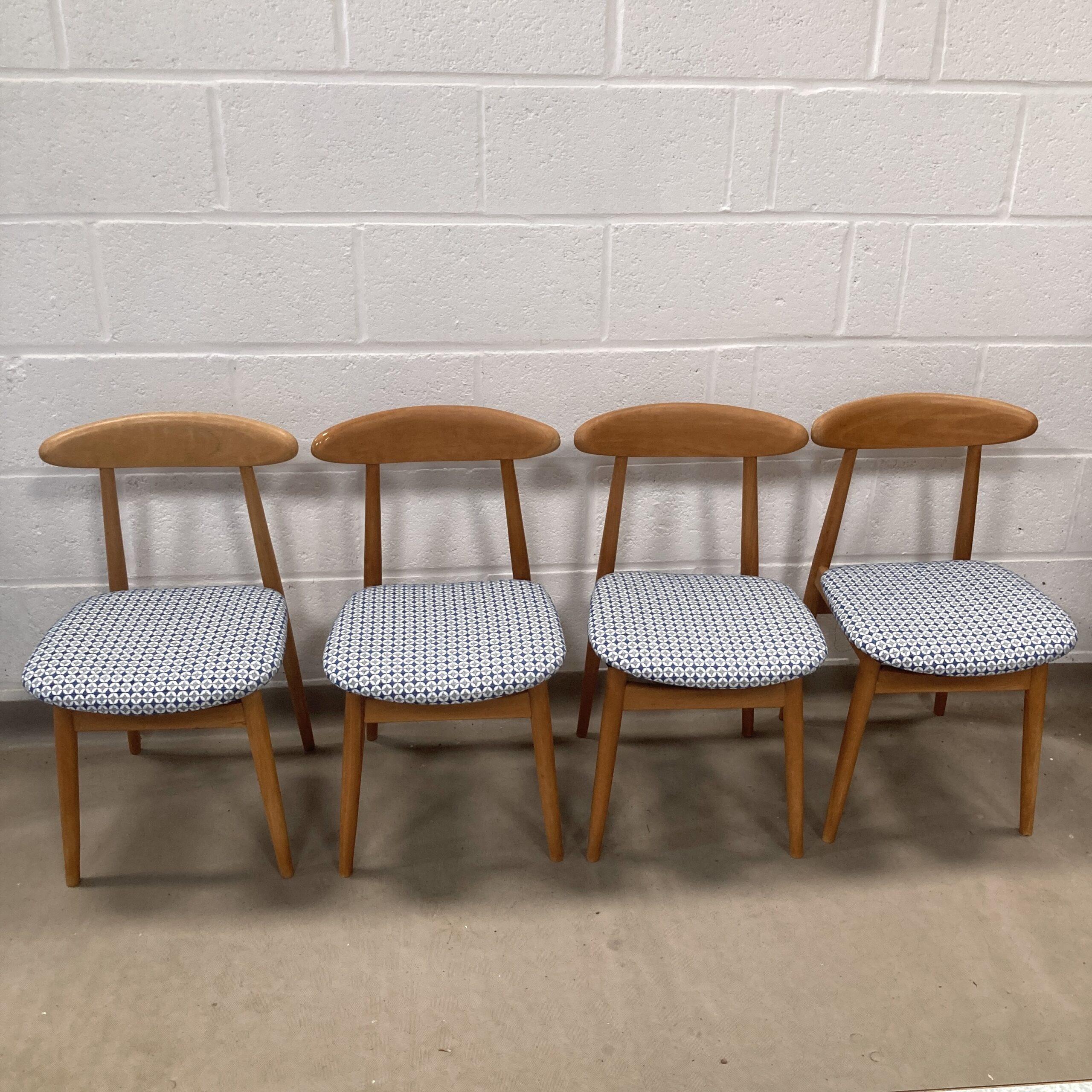 A lovely 1960s blue/grey formica table and 4 reupholstered Rajmund Teofil Halas Polish 5908 pixel chairs - Image 5