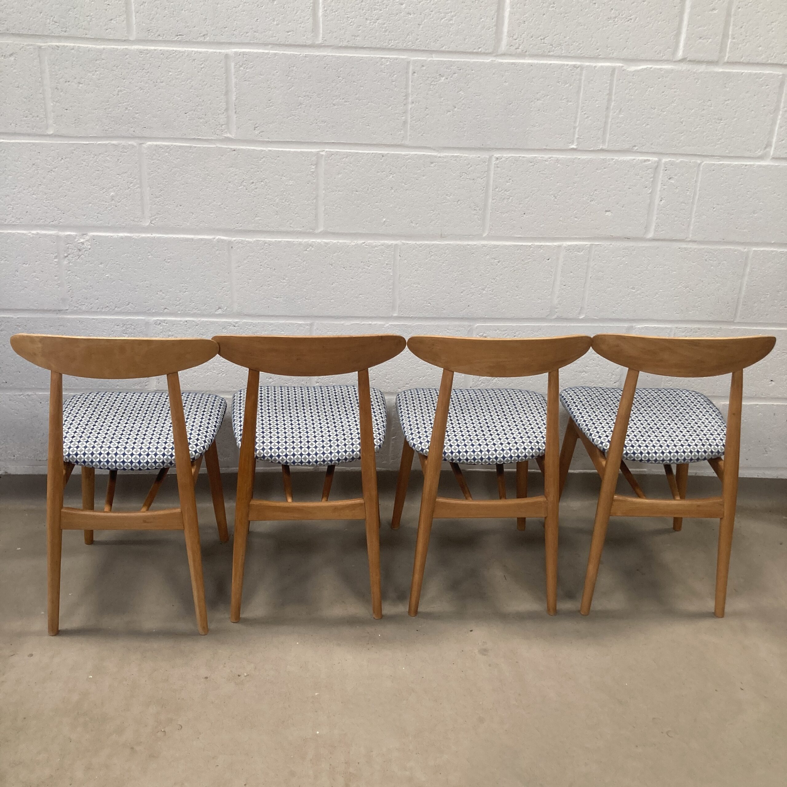 A lovely 1960s blue/grey formica table and 4 reupholstered Rajmund Teofil Halas Polish 5908 pixel chairs - Image 2
