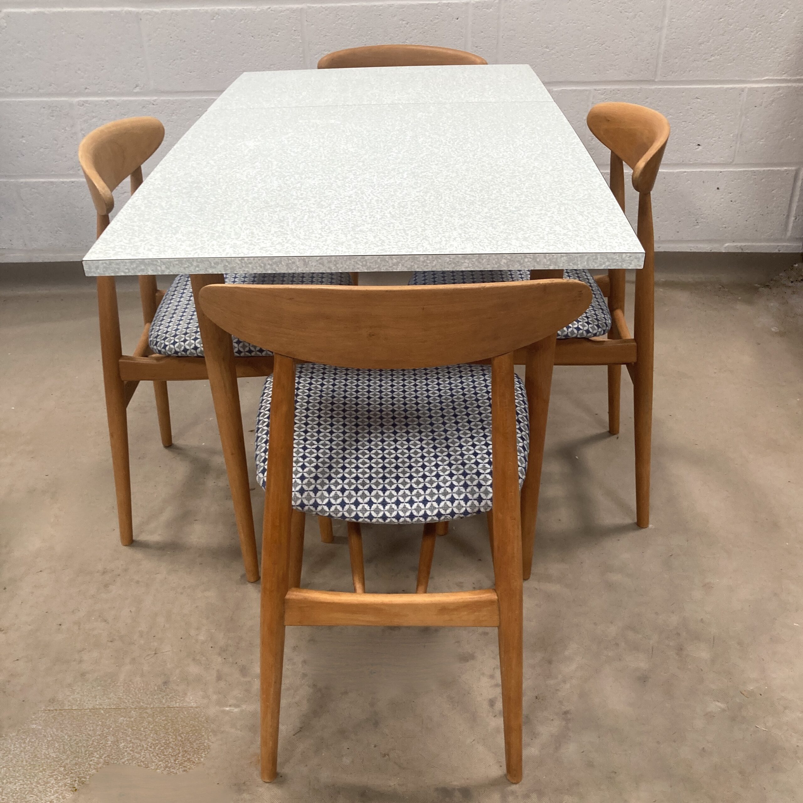 A lovely 1960s blue/grey formica table and 4 reupholstered Rajmund Teofil Halas Polish 5908 pixel chairs - Image 7