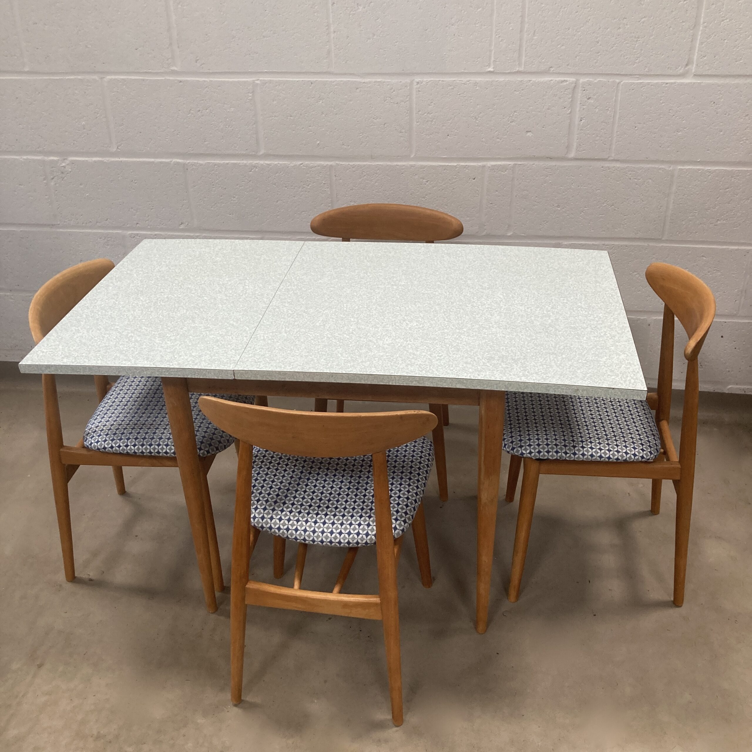 A lovely 1960s blue/grey formica table and 4 reupholstered Rajmund Teofil Halas Polish 5908 pixel chairs - Image 12