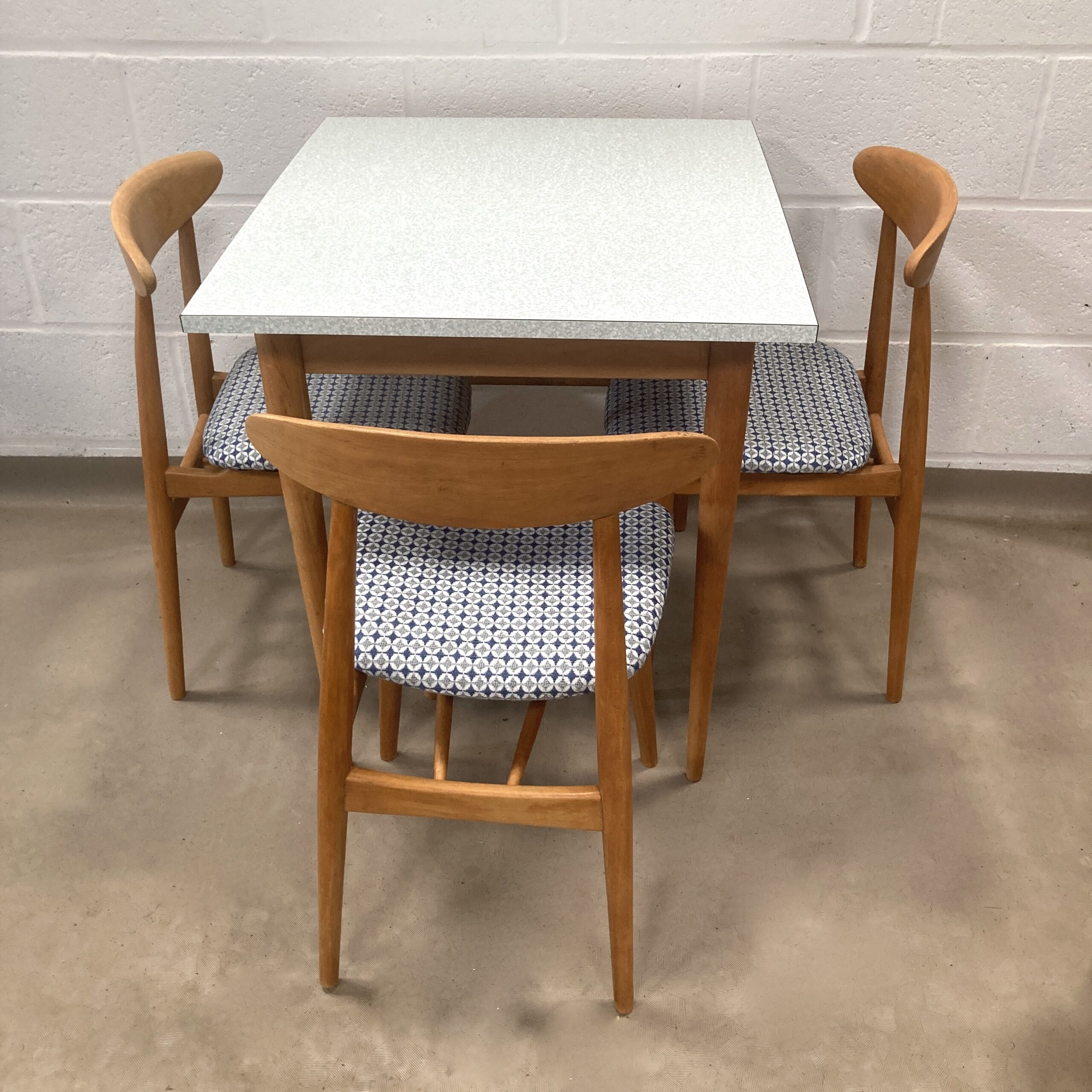 A lovely 1960s blue/grey formica table and 4 reupholstered Rajmund Teofil Halas Polish 5908 pixel chairs - Image 6